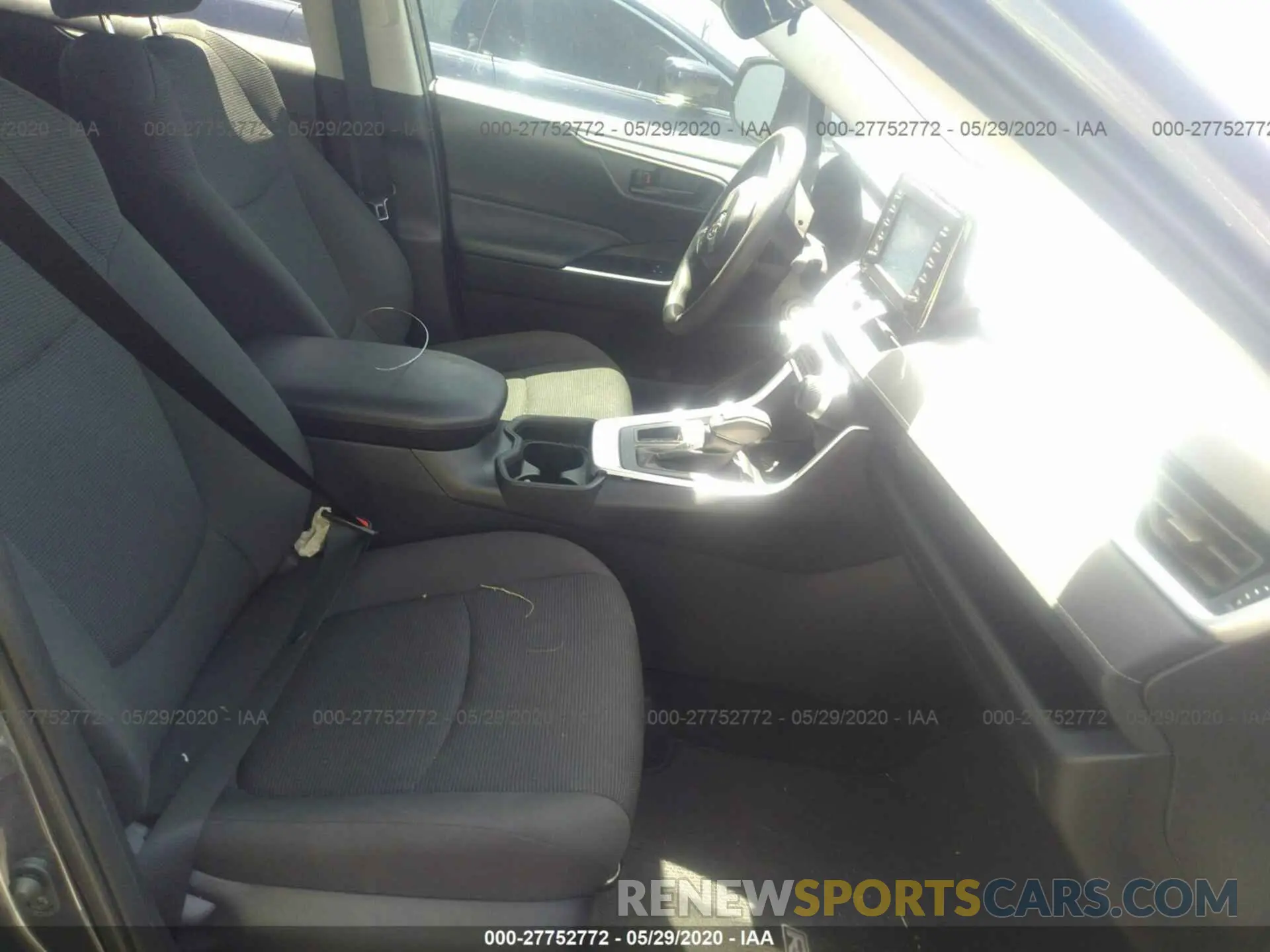 5 Photograph of a damaged car 2T3H1RFV8KC031567 TOYOTA RAV4 2019