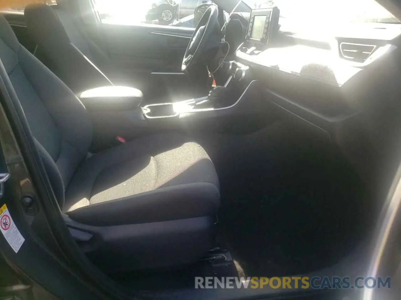 5 Фотография поврежденного автомобиля 2T3H1RFV8KW012855 TOYOTA RAV4 2019