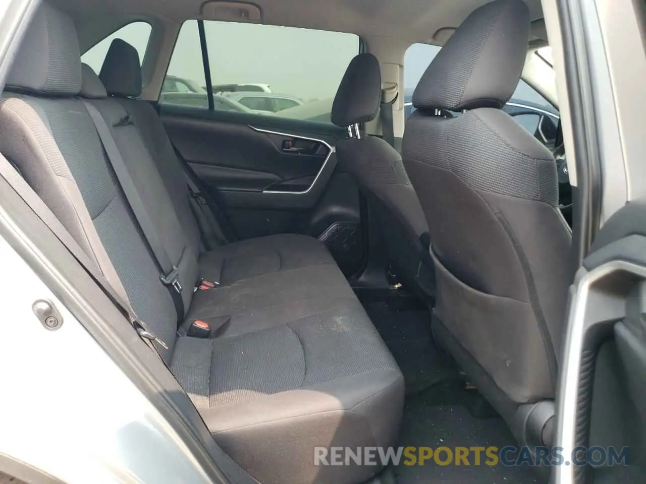 10 Photograph of a damaged car 2T3H1RFV8KW022088 TOYOTA RAV4 2019