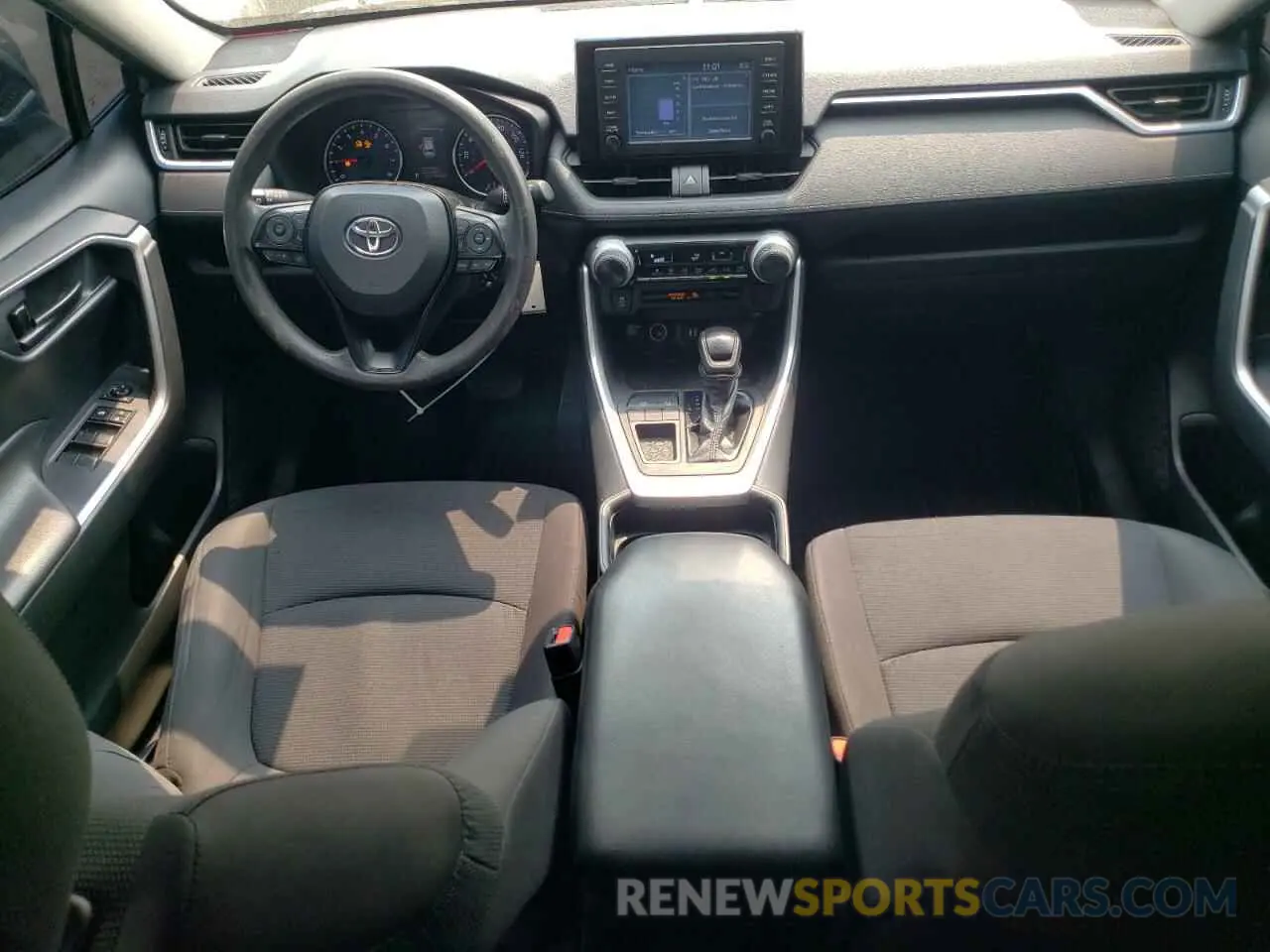 8 Photograph of a damaged car 2T3H1RFV8KW022088 TOYOTA RAV4 2019