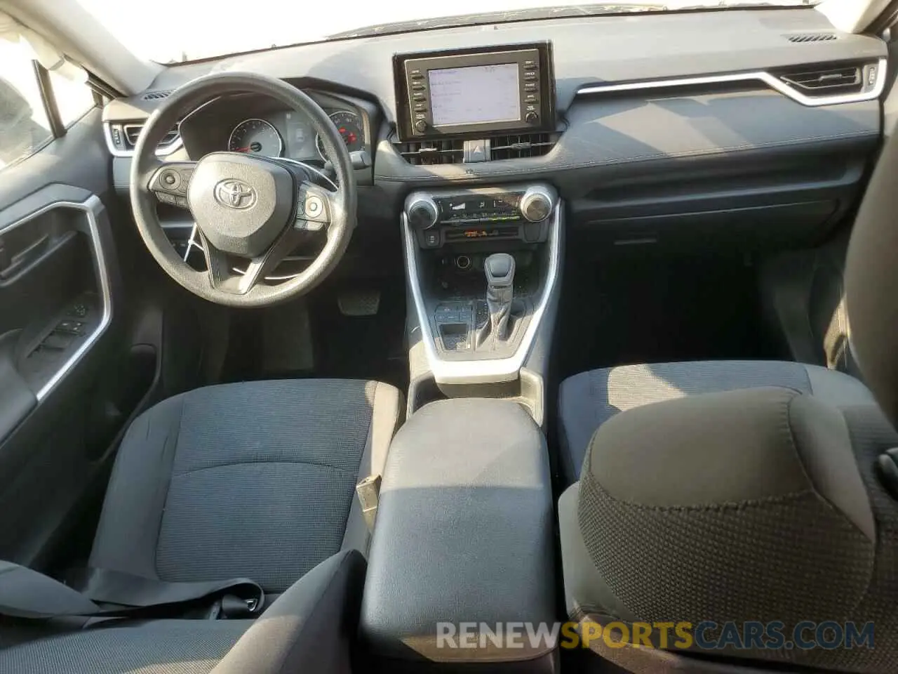 8 Photograph of a damaged car 2T3H1RFV8KW045838 TOYOTA RAV4 2019