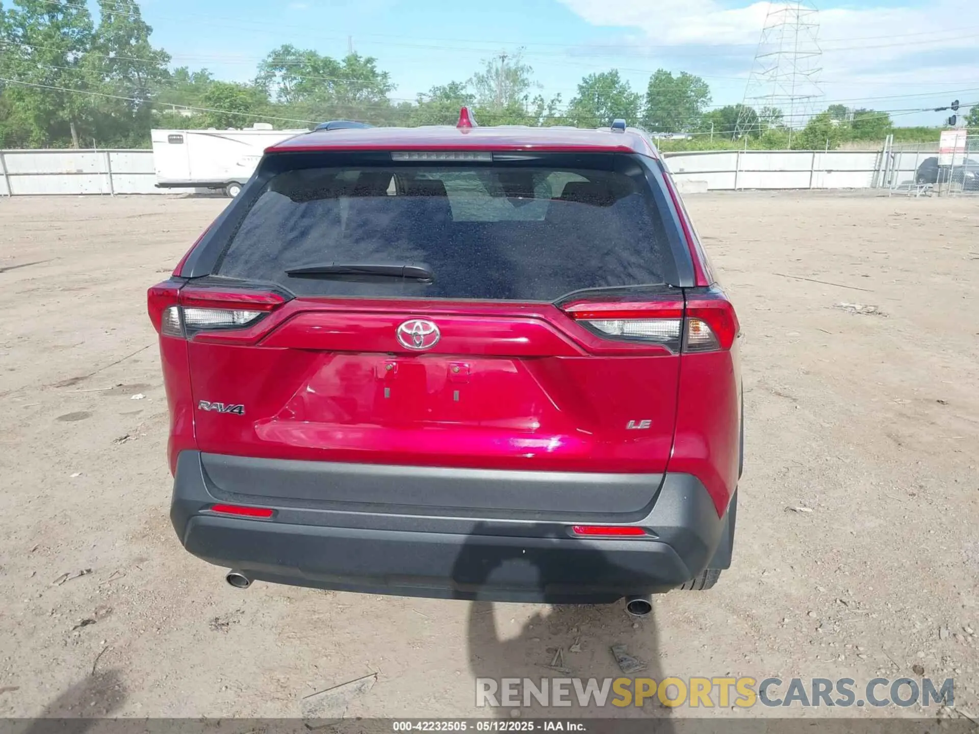 16 Photograph of a damaged car 2T3H1RFV8KW052918 TOYOTA RAV4 2019