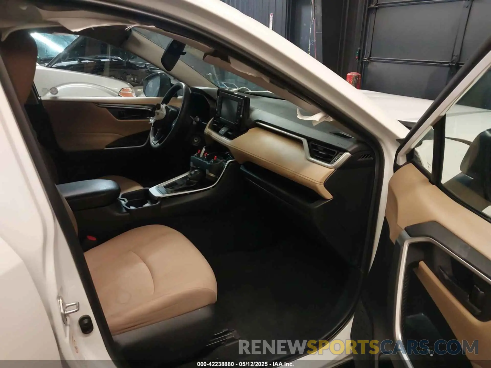 5 Photograph of a damaged car 2T3H1RFV9KW003131 TOYOTA RAV4 2019
