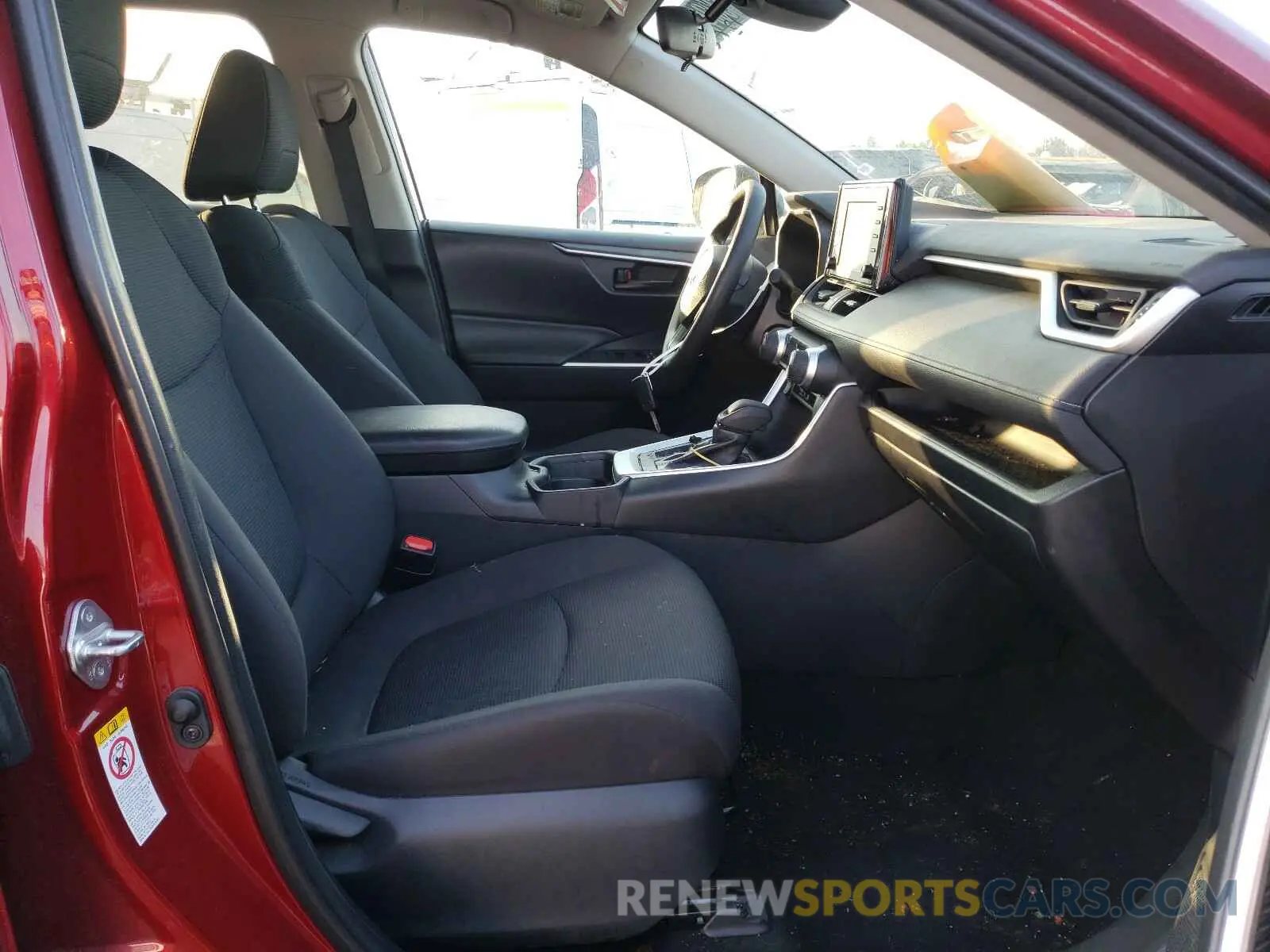 5 Photograph of a damaged car 2T3H1RFV9KW008393 TOYOTA RAV4 2019