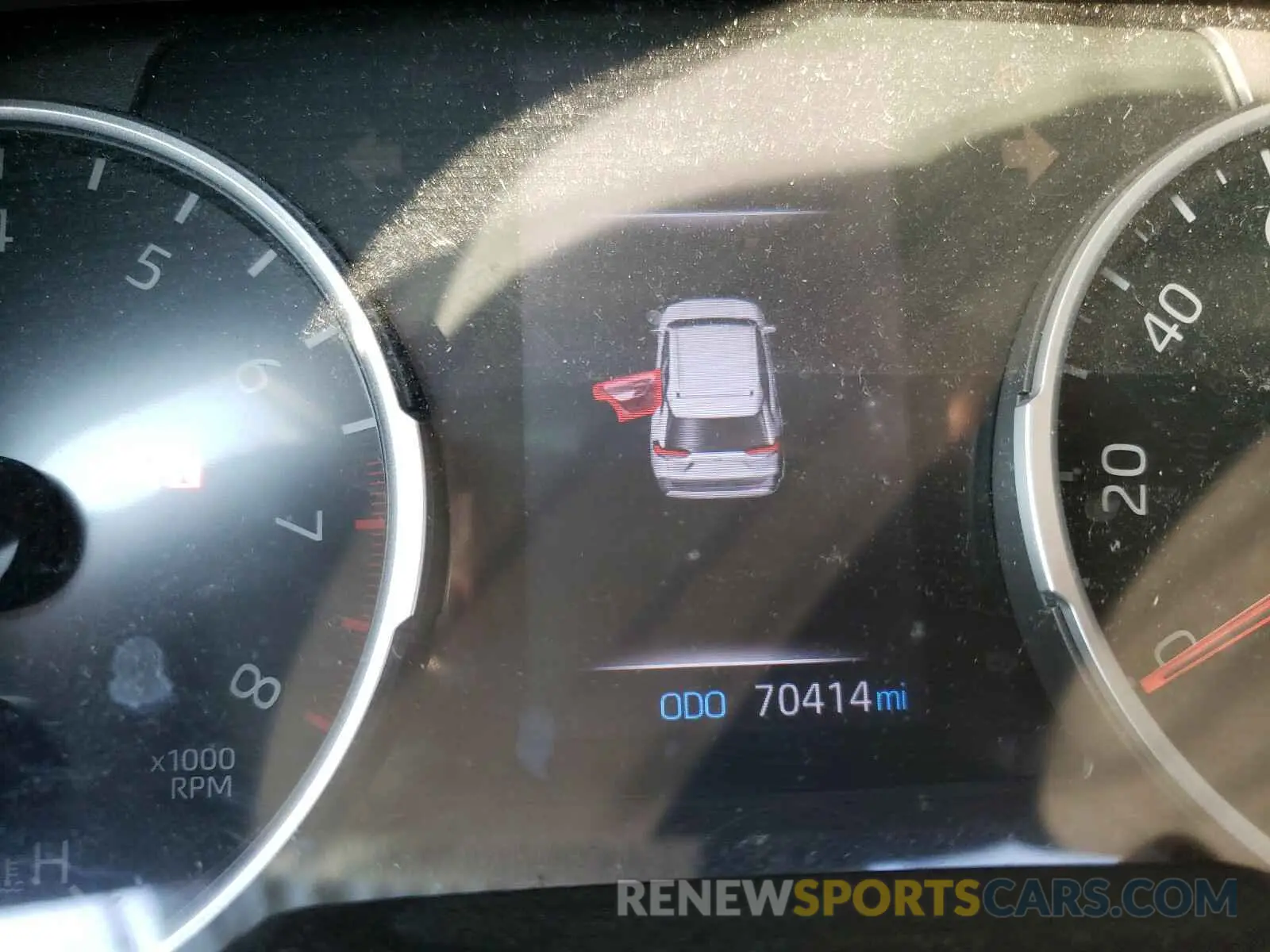 8 Photograph of a damaged car 2T3H1RFV9KW008393 TOYOTA RAV4 2019
