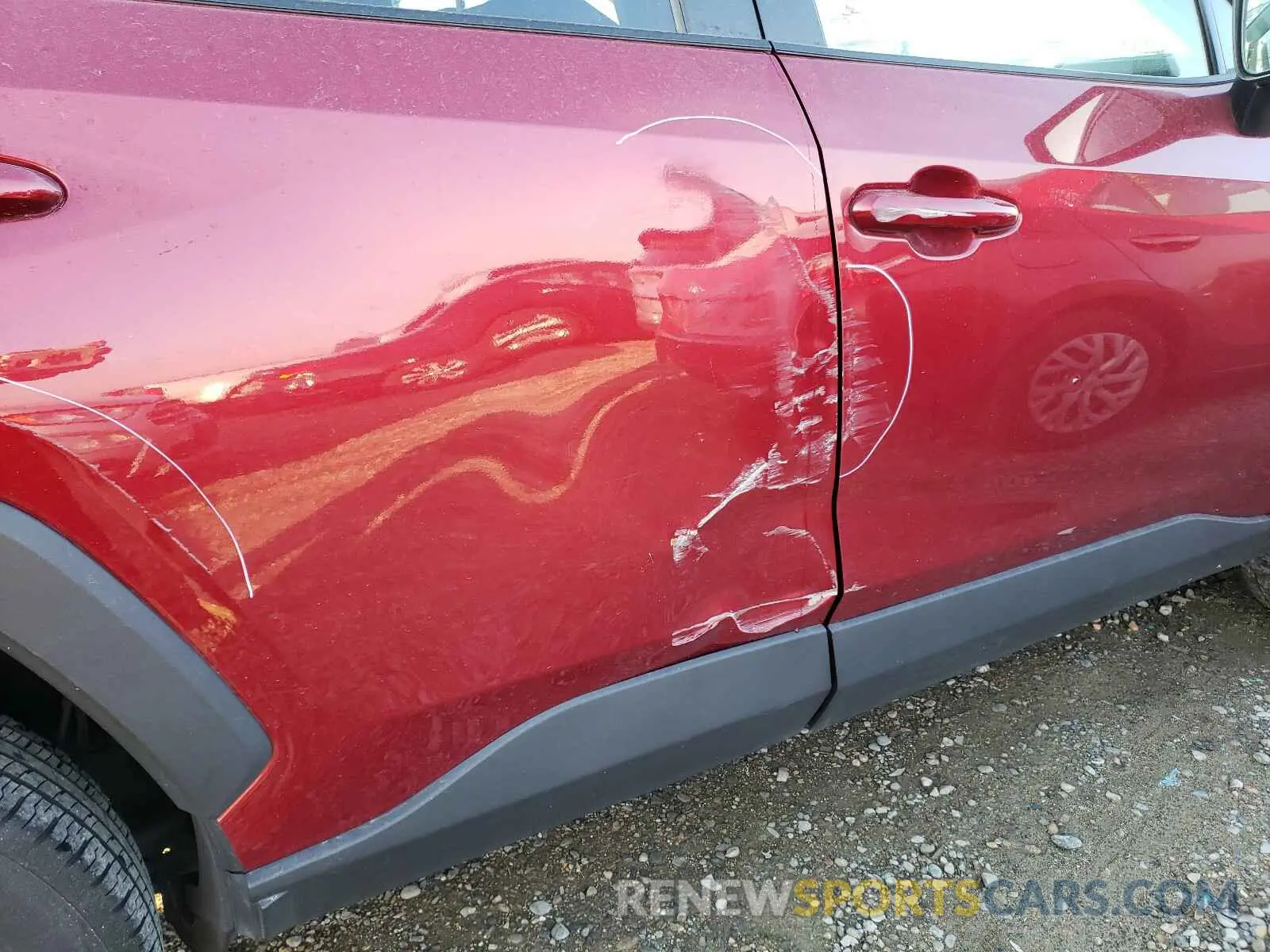 9 Photograph of a damaged car 2T3H1RFV9KW008393 TOYOTA RAV4 2019