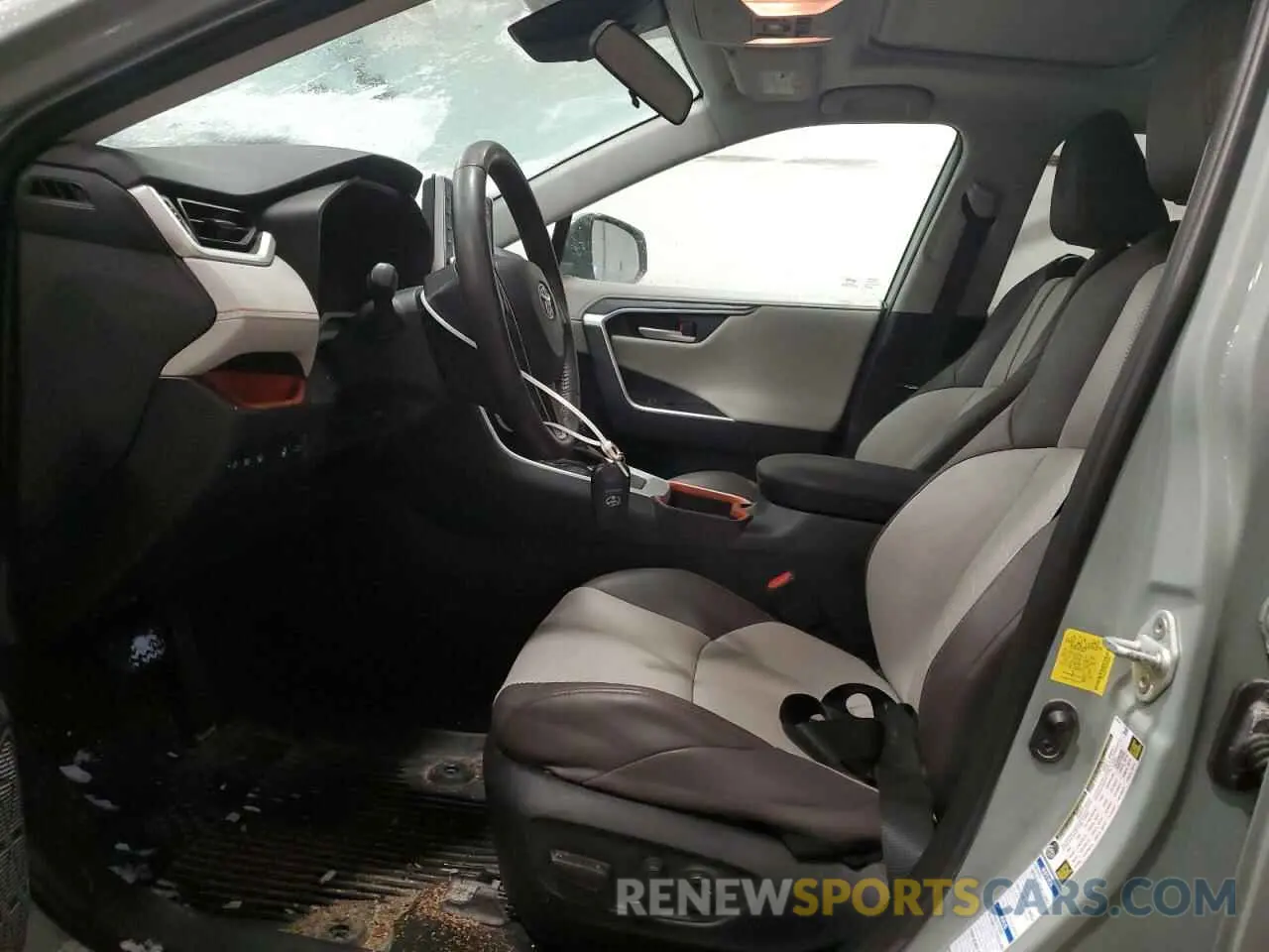 7 Photograph of a damaged car 2T3J1RFV0KW003987 TOYOTA RAV4 2019
