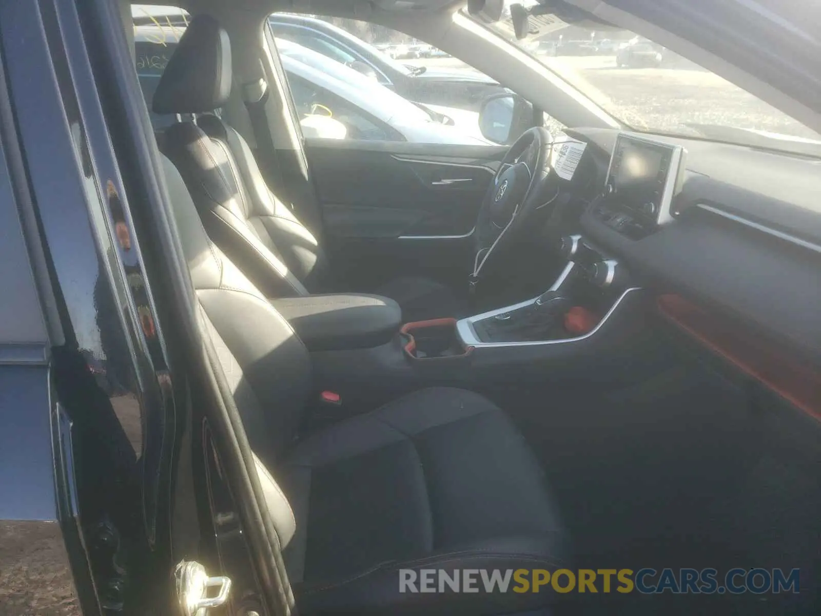 5 Photograph of a damaged car 2T3J1RFV0KW030543 TOYOTA RAV4 2019
