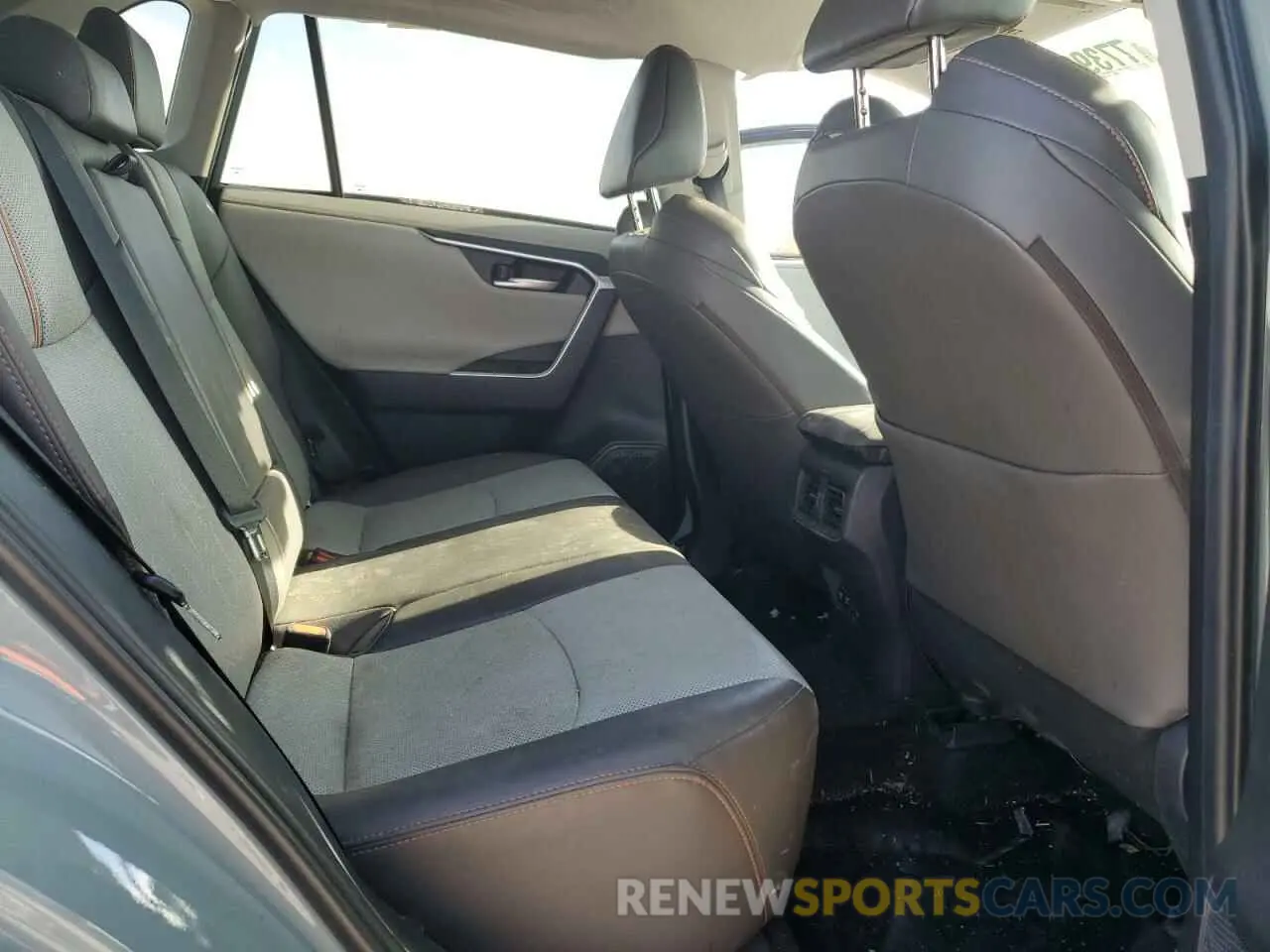 10 Photograph of a damaged car 2T3J1RFV1KC018046 TOYOTA RAV4 2019