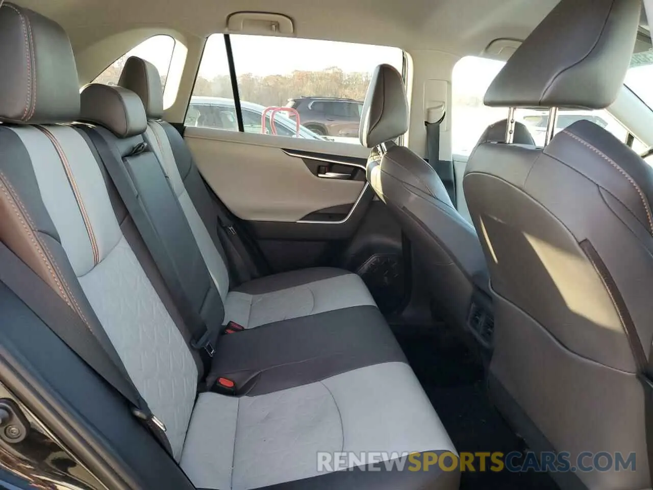 11 Photograph of a damaged car 2T3J1RFV1KW043639 TOYOTA RAV4 2019