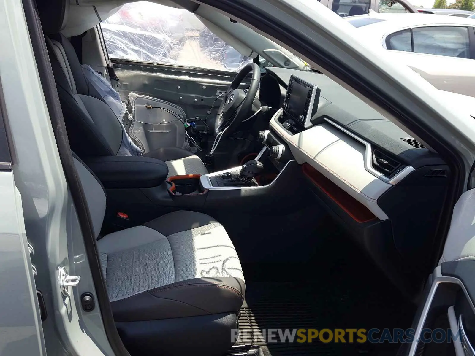 5 Photograph of a damaged car 2T3J1RFV2KC050150 TOYOTA RAV4 2019