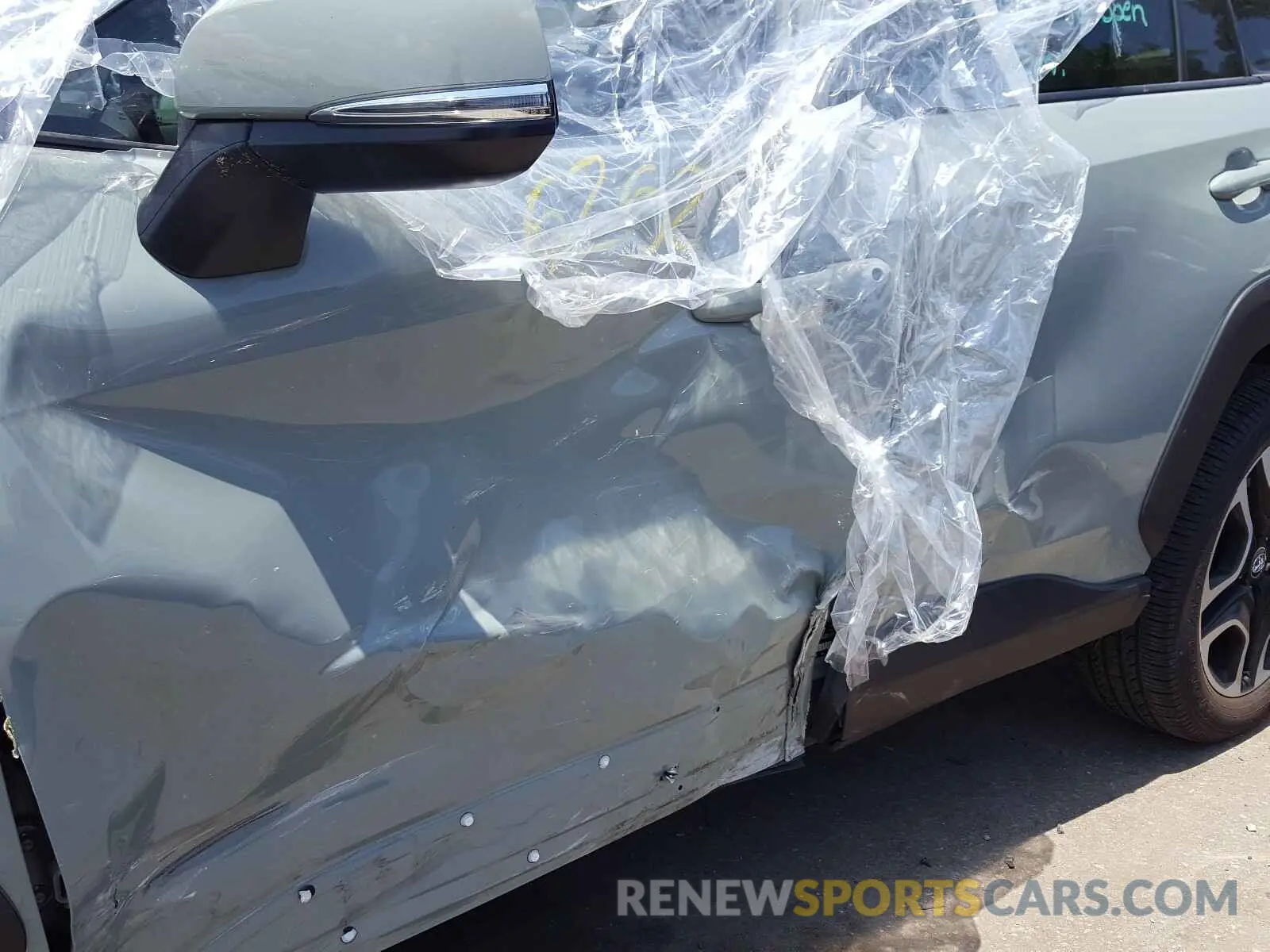 9 Photograph of a damaged car 2T3J1RFV2KC050150 TOYOTA RAV4 2019