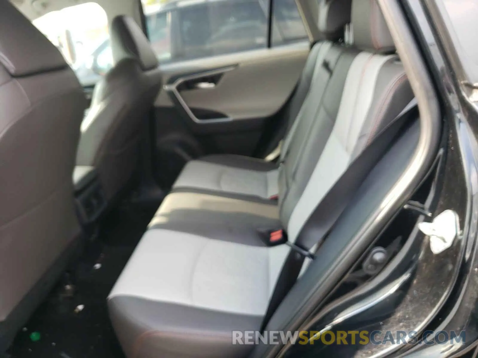 6 Photograph of a damaged car 2T3J1RFV4KC025802 TOYOTA RAV4 2019