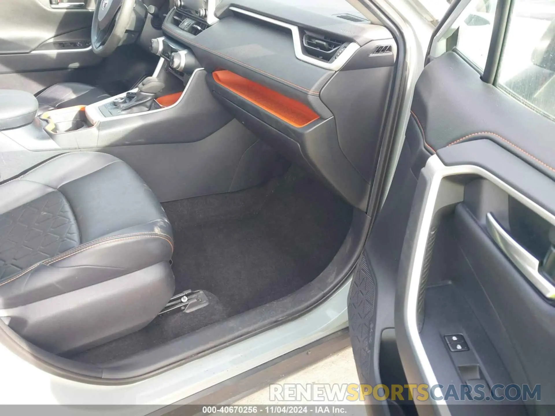 5 Photograph of a damaged car 2T3J1RFV4KW007721 TOYOTA RAV4 2019