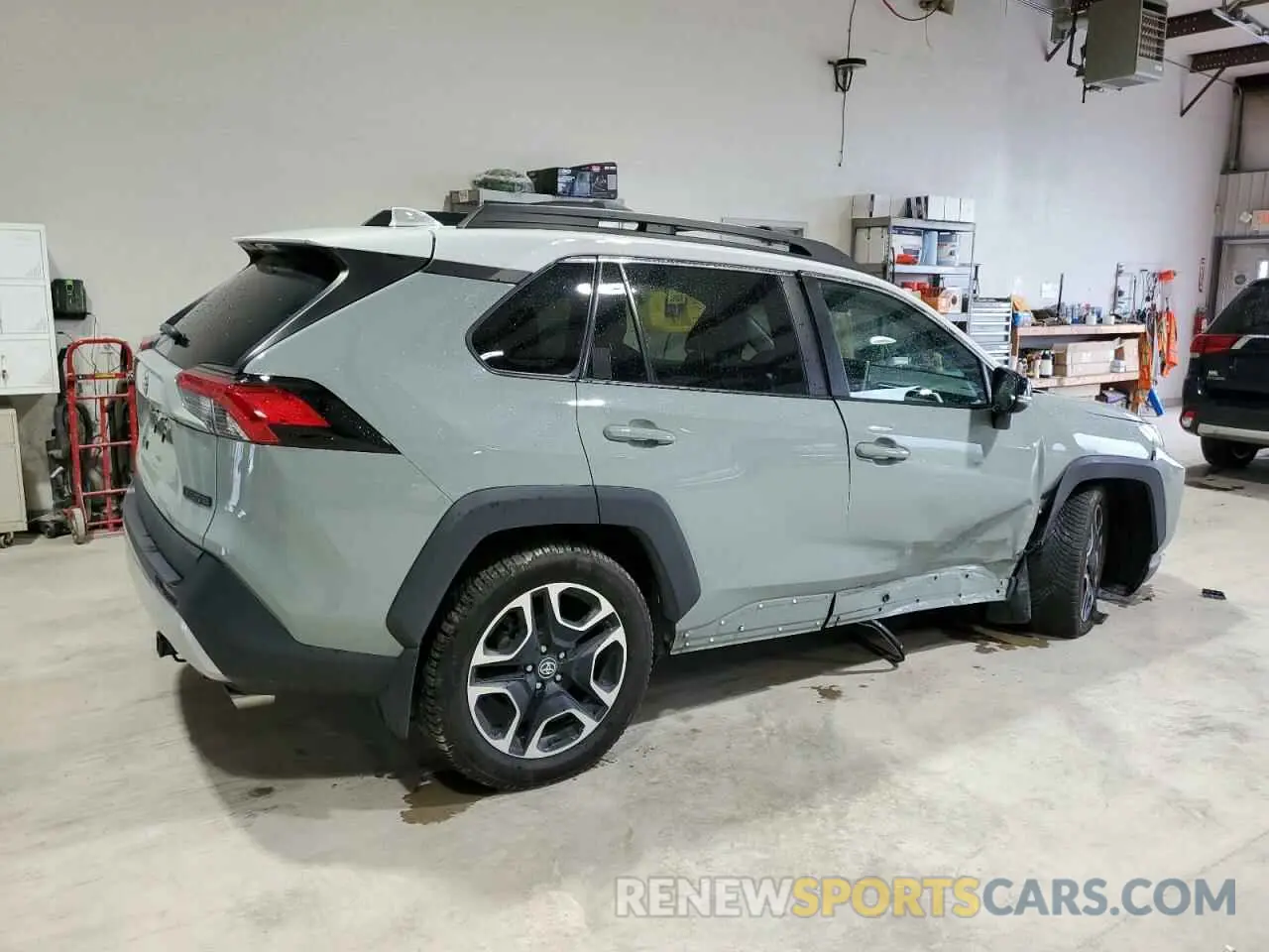 3 Фотография поврежденного автомобиля 2T3J1RFV5KC018275 TOYOTA RAV4 2019