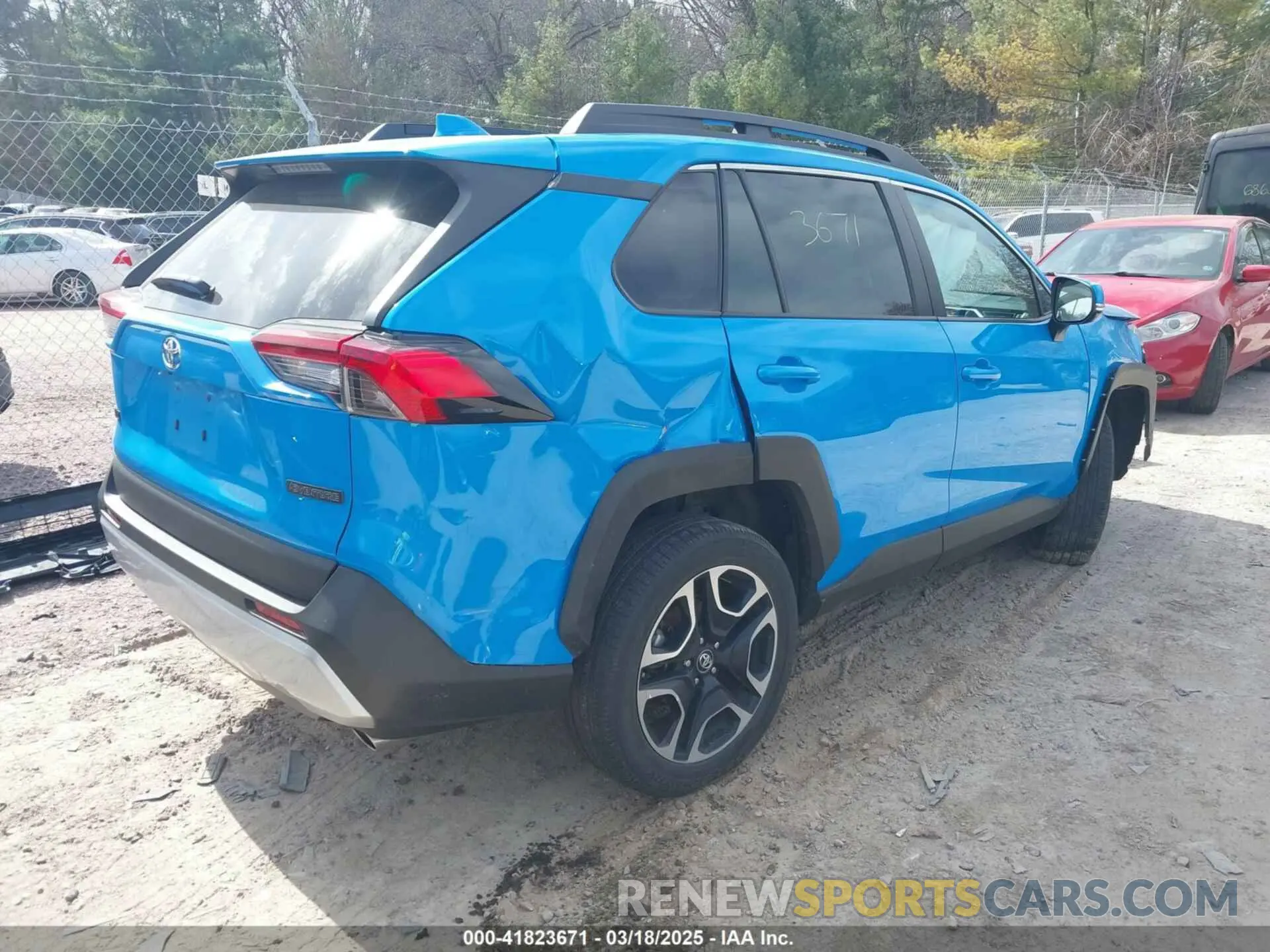 4 Photograph of a damaged car 2T3J1RFV5KW005928 TOYOTA RAV4 2019