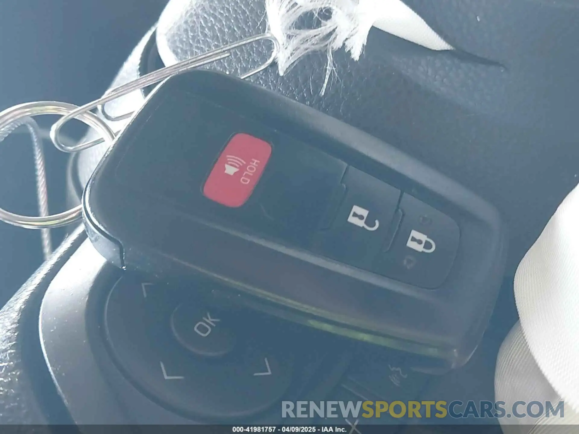 11 Photograph of a damaged car 2T3J1RFV5KW018601 TOYOTA RAV4 2019