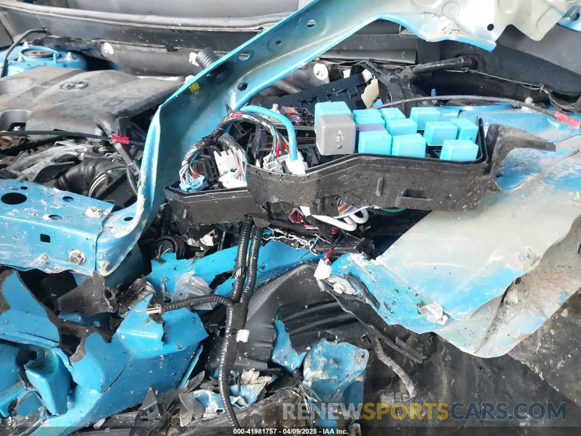 18 Photograph of a damaged car 2T3J1RFV5KW018601 TOYOTA RAV4 2019
