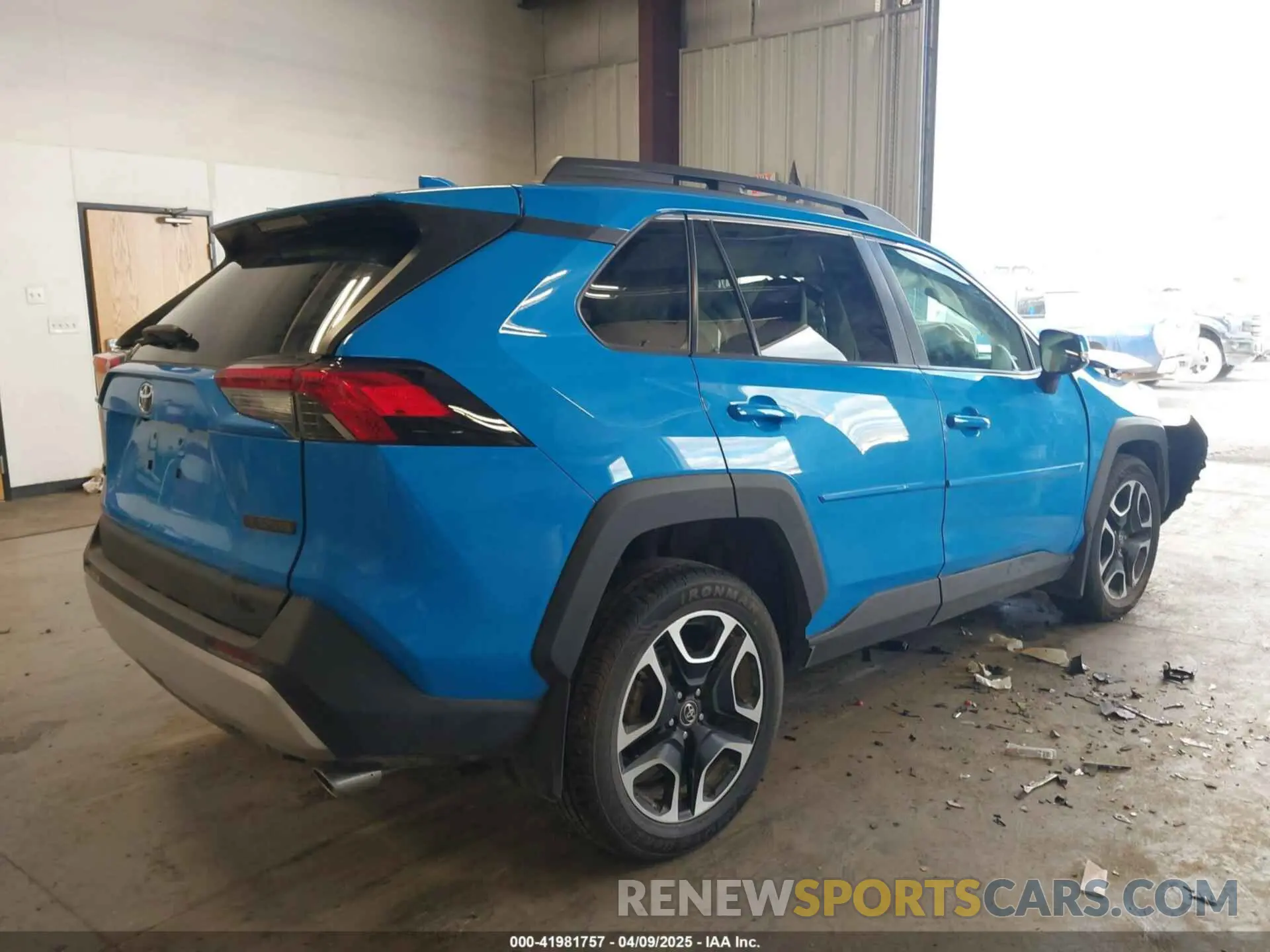 4 Photograph of a damaged car 2T3J1RFV5KW018601 TOYOTA RAV4 2019