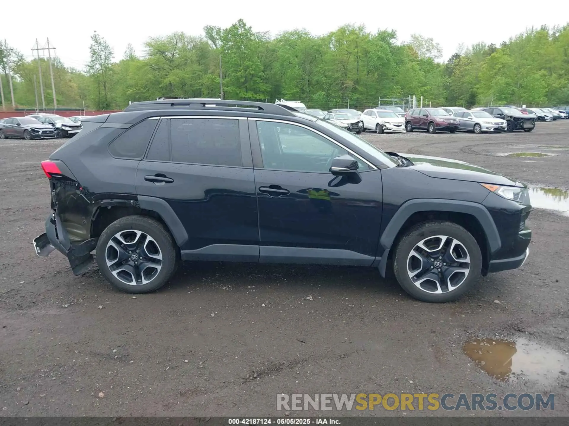 13 Photograph of a damaged car 2T3J1RFV5KW028786 TOYOTA RAV4 2019