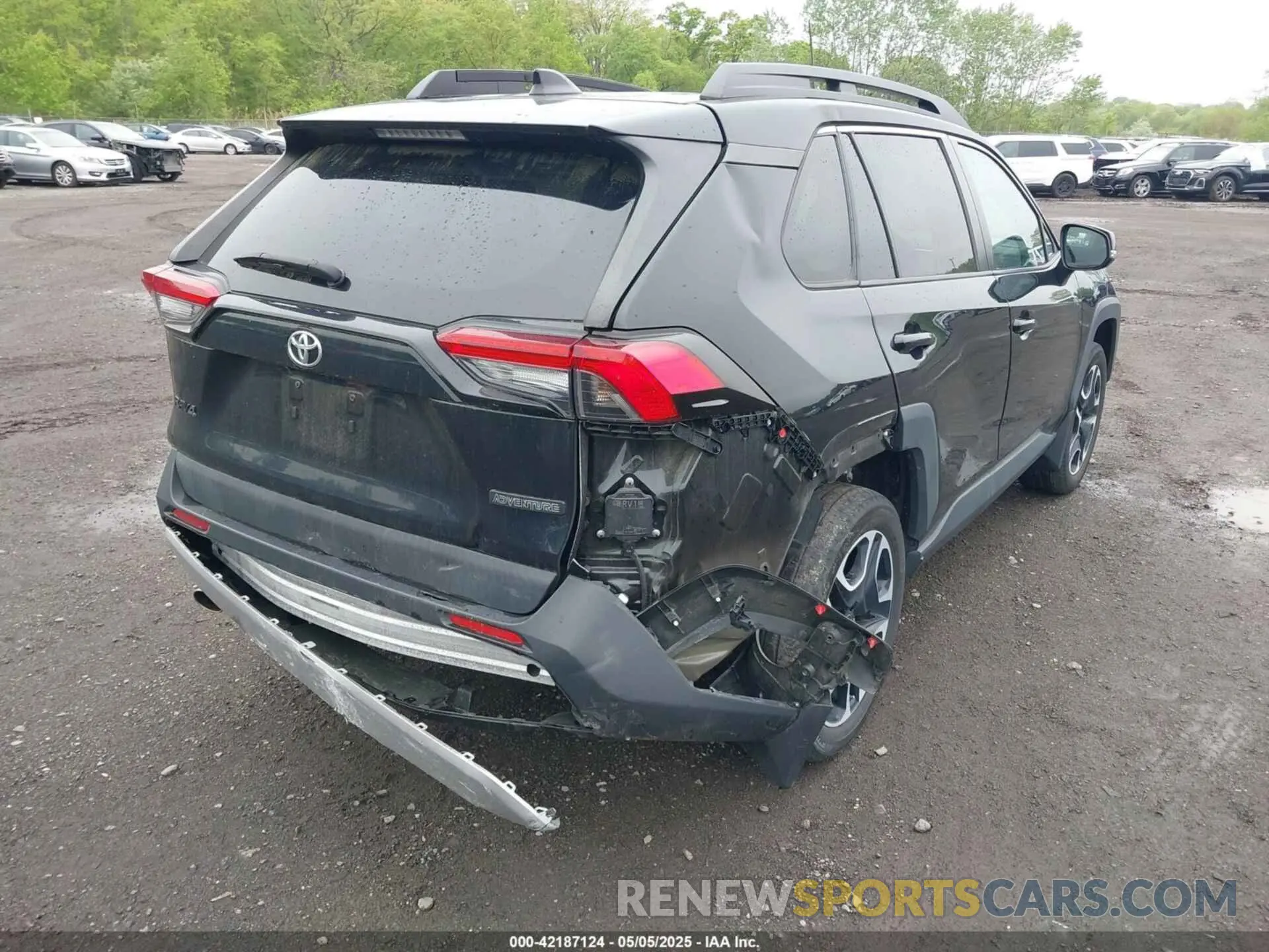17 Photograph of a damaged car 2T3J1RFV5KW028786 TOYOTA RAV4 2019