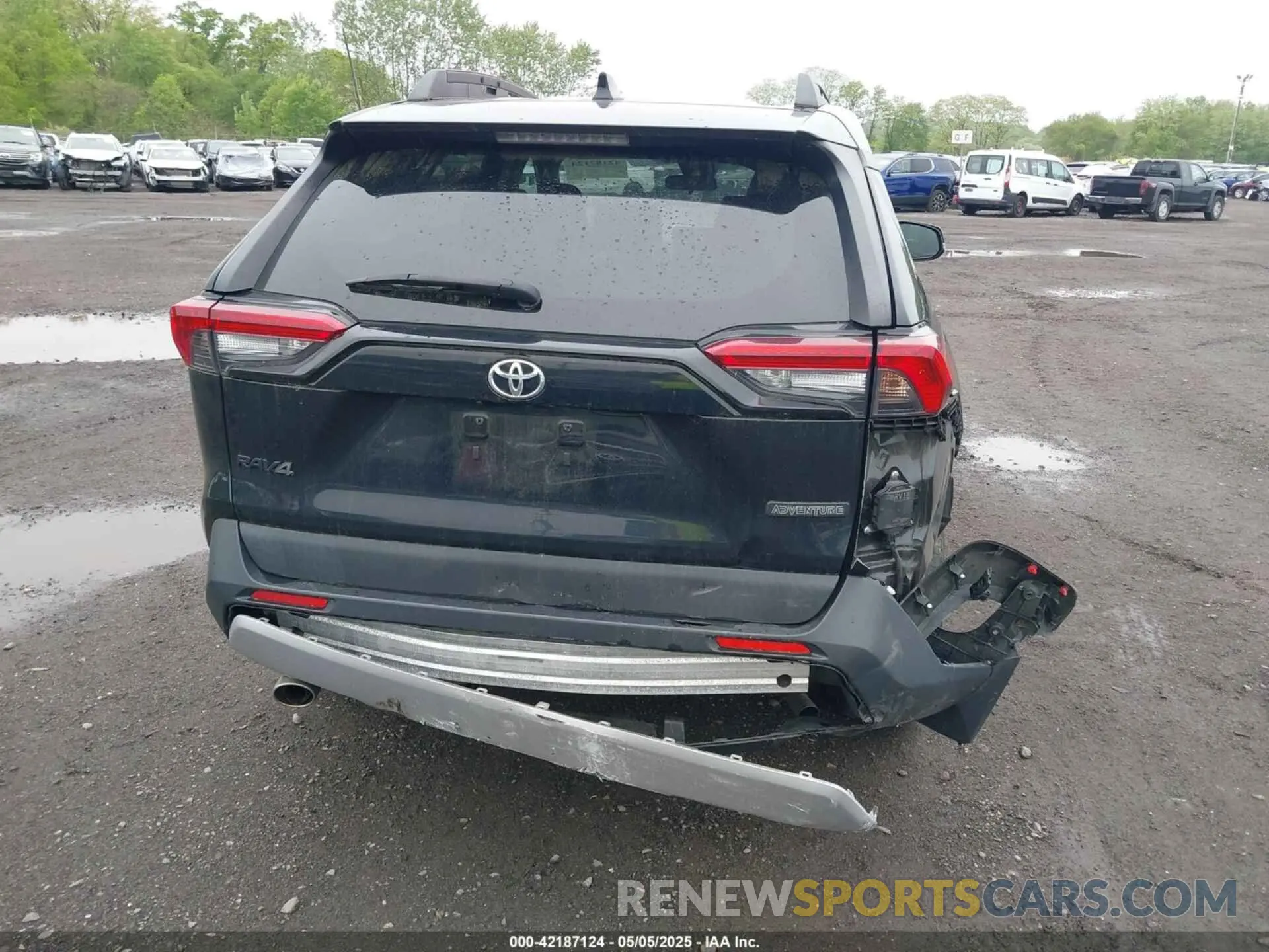 6 Photograph of a damaged car 2T3J1RFV5KW028786 TOYOTA RAV4 2019