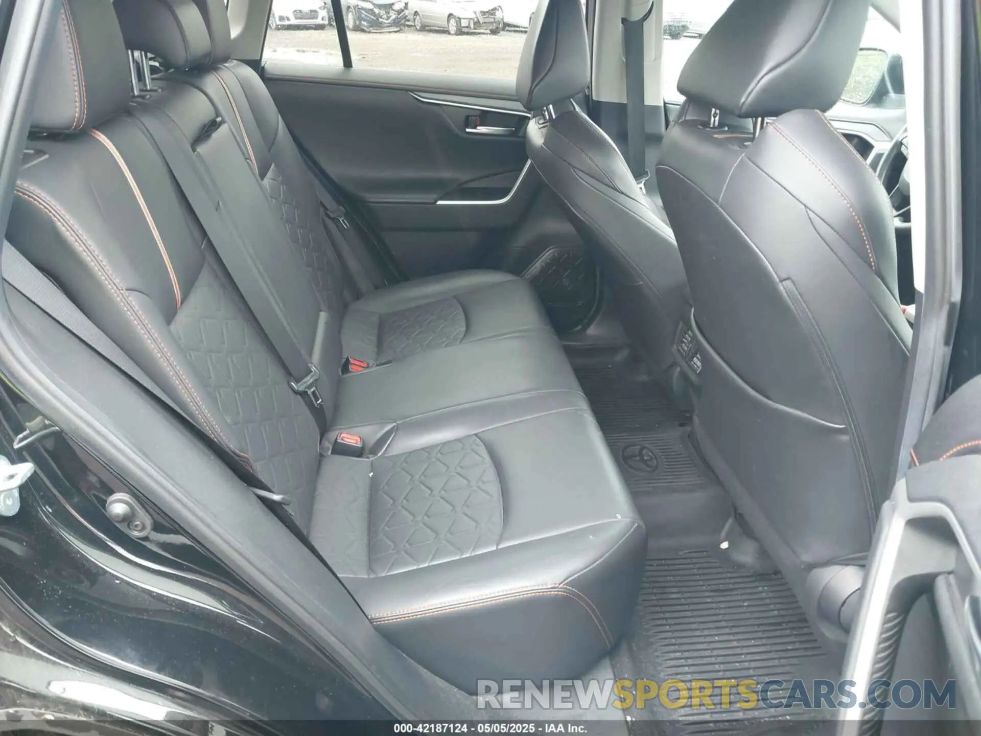 8 Photograph of a damaged car 2T3J1RFV5KW028786 TOYOTA RAV4 2019
