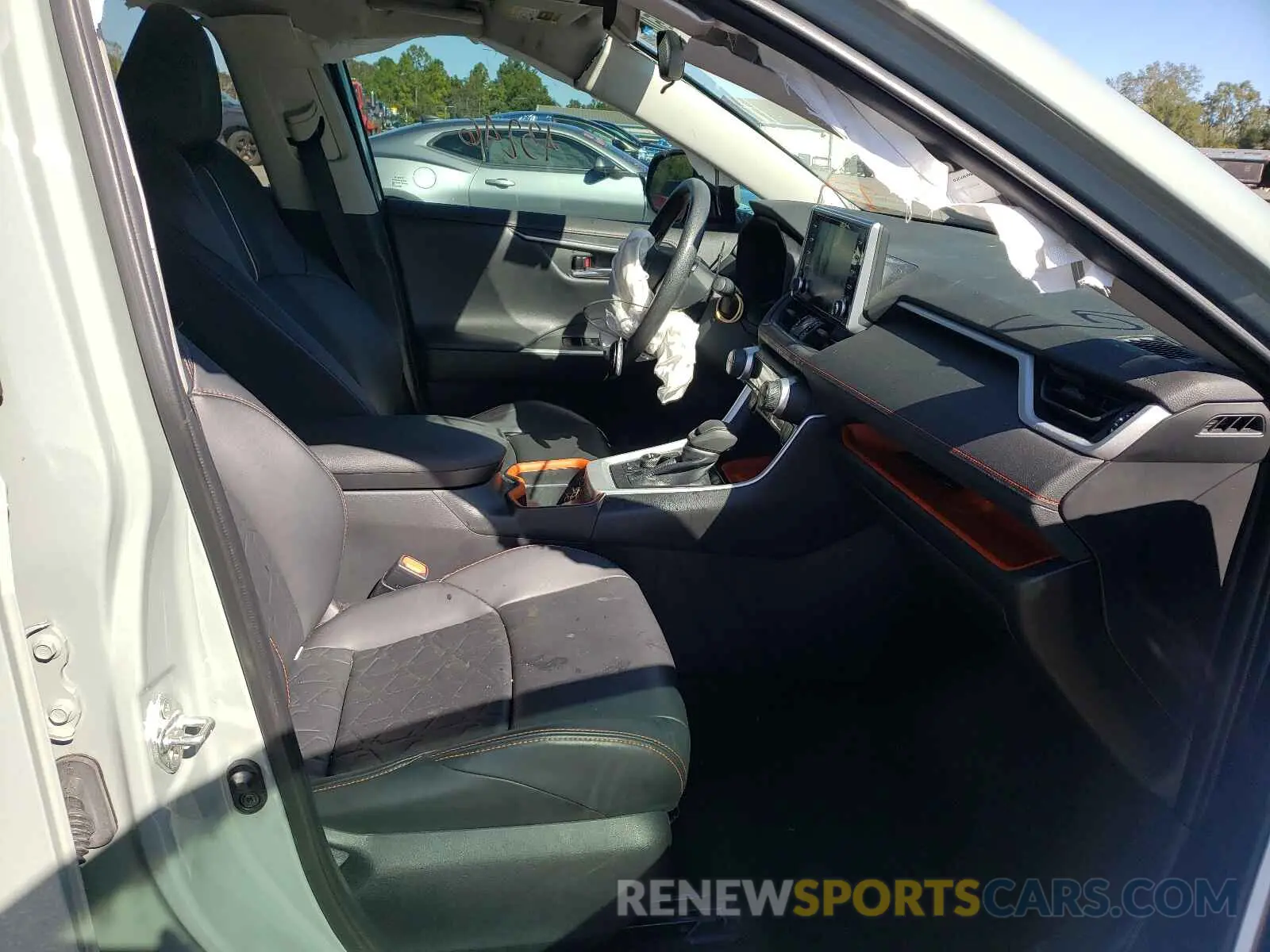 5 Photograph of a damaged car 2T3J1RFV6KC042326 TOYOTA RAV4 2019