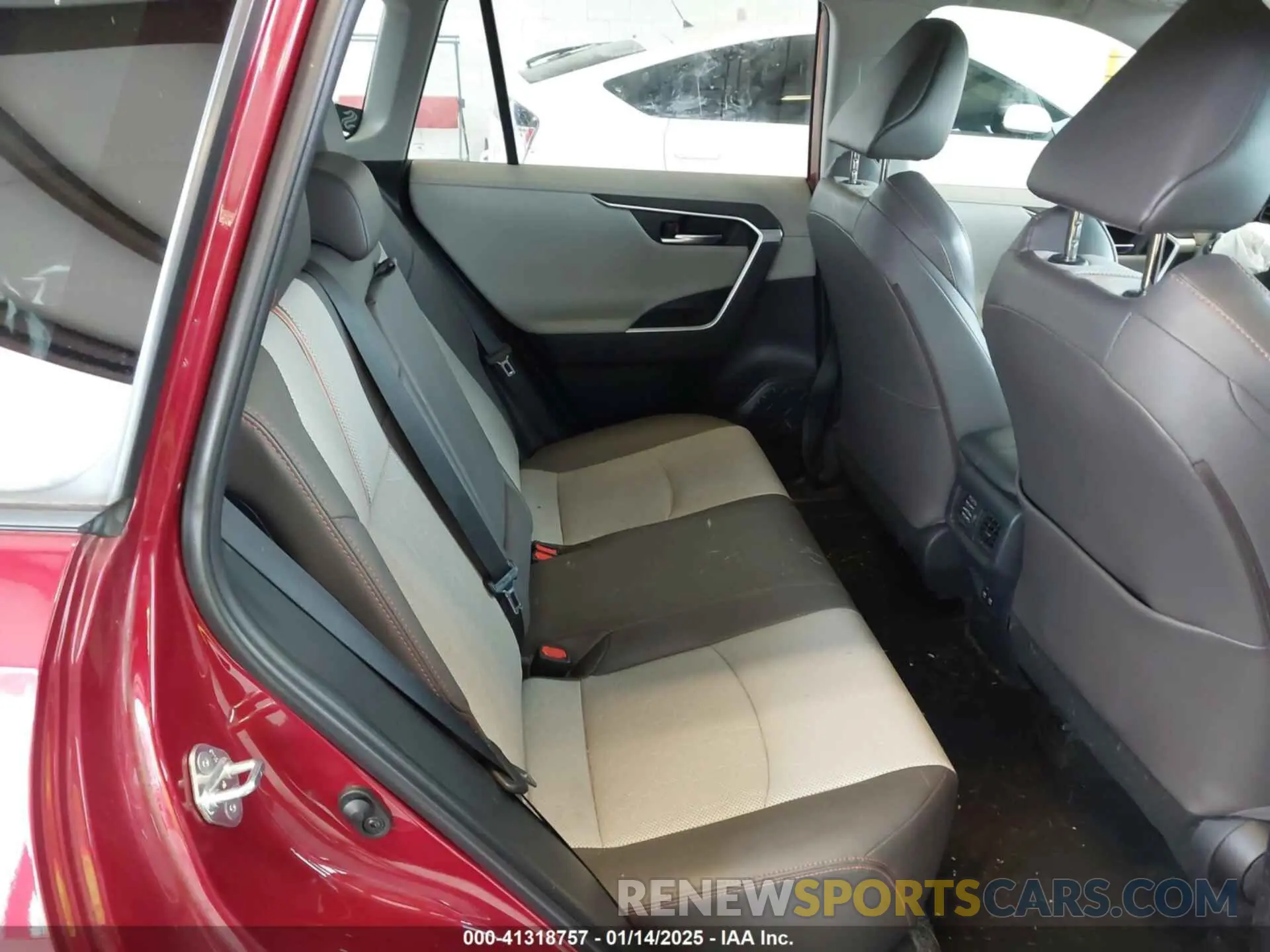 8 Photograph of a damaged car 2T3J1RFV6KW020244 TOYOTA RAV4 2019