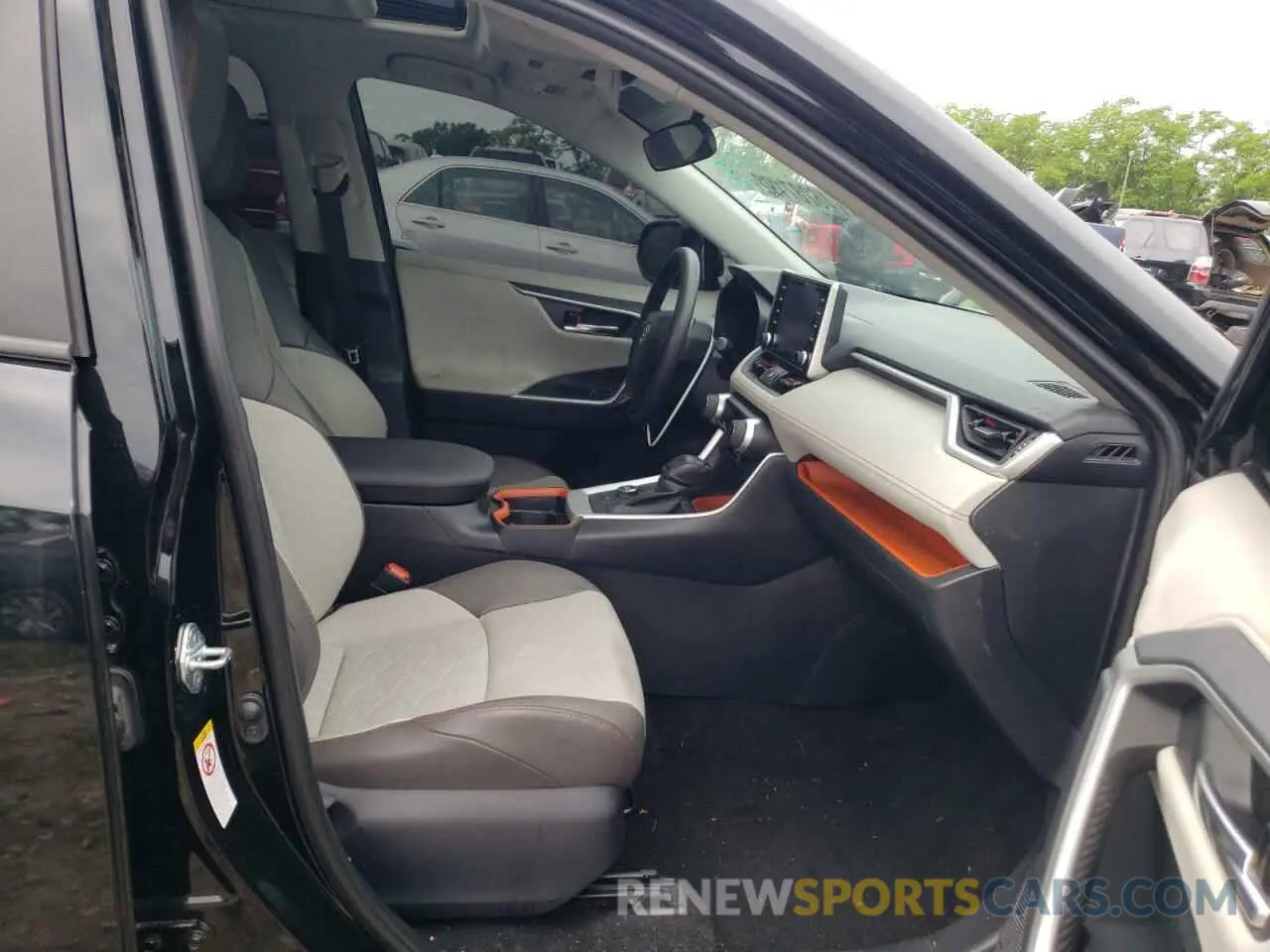 5 Photograph of a damaged car 2T3J1RFV8KW001114 TOYOTA RAV4 2019
