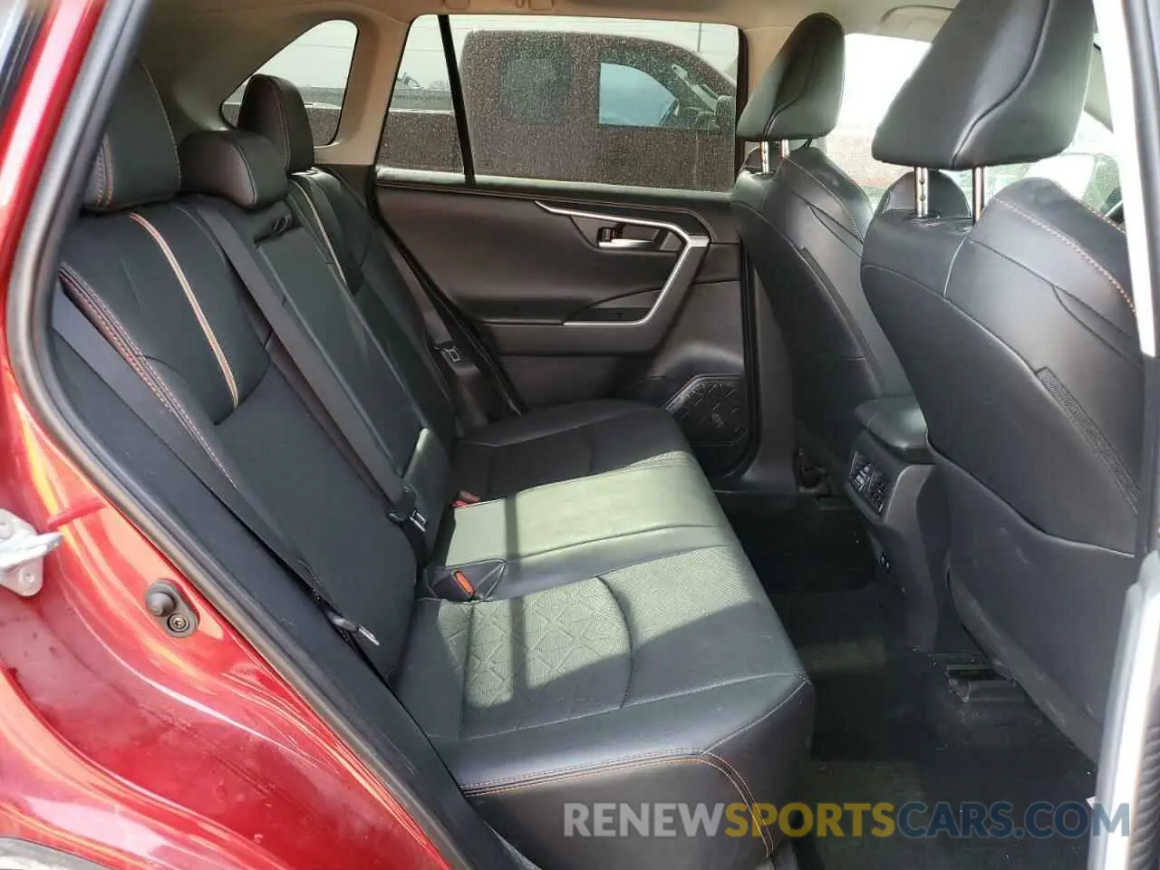 11 Photograph of a damaged car 2T3J1RFV8KW021735 TOYOTA RAV4 2019