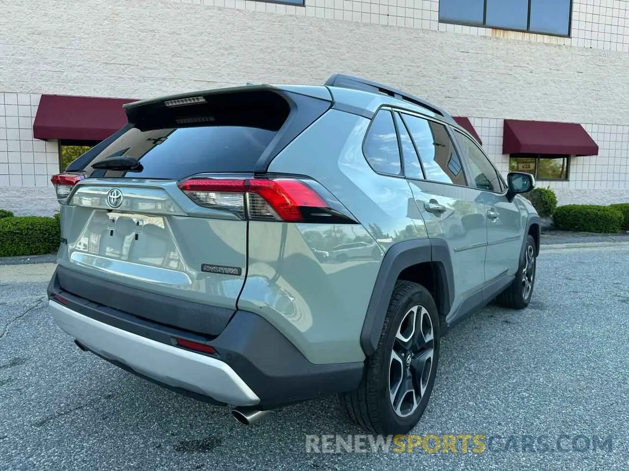4 Photograph of a damaged car 2T3J1RFV8KW041189 TOYOTA RAV4 2019