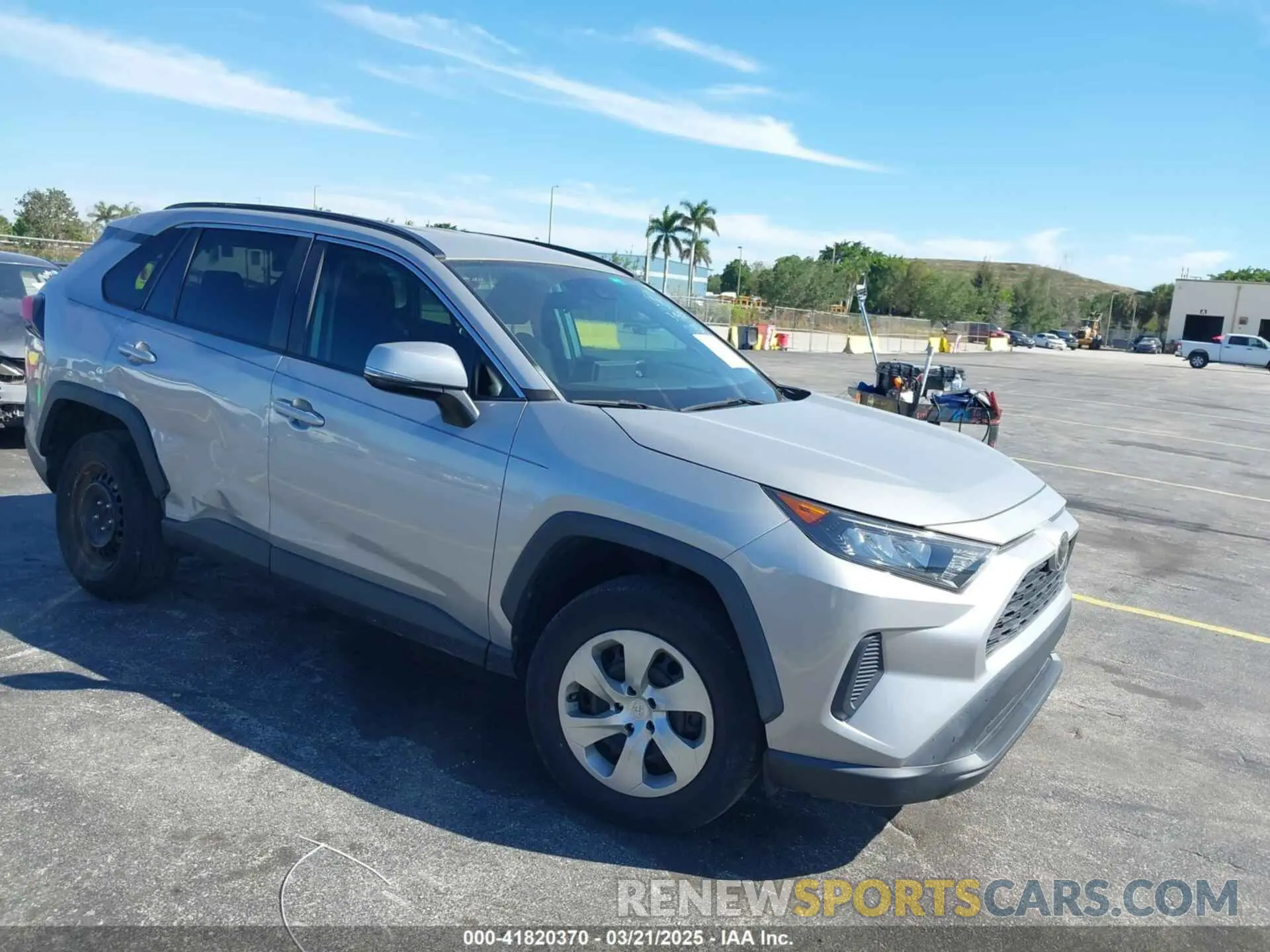 1 Photograph of a damaged car 2T3K1RFV0KW010426 TOYOTA RAV4 2019