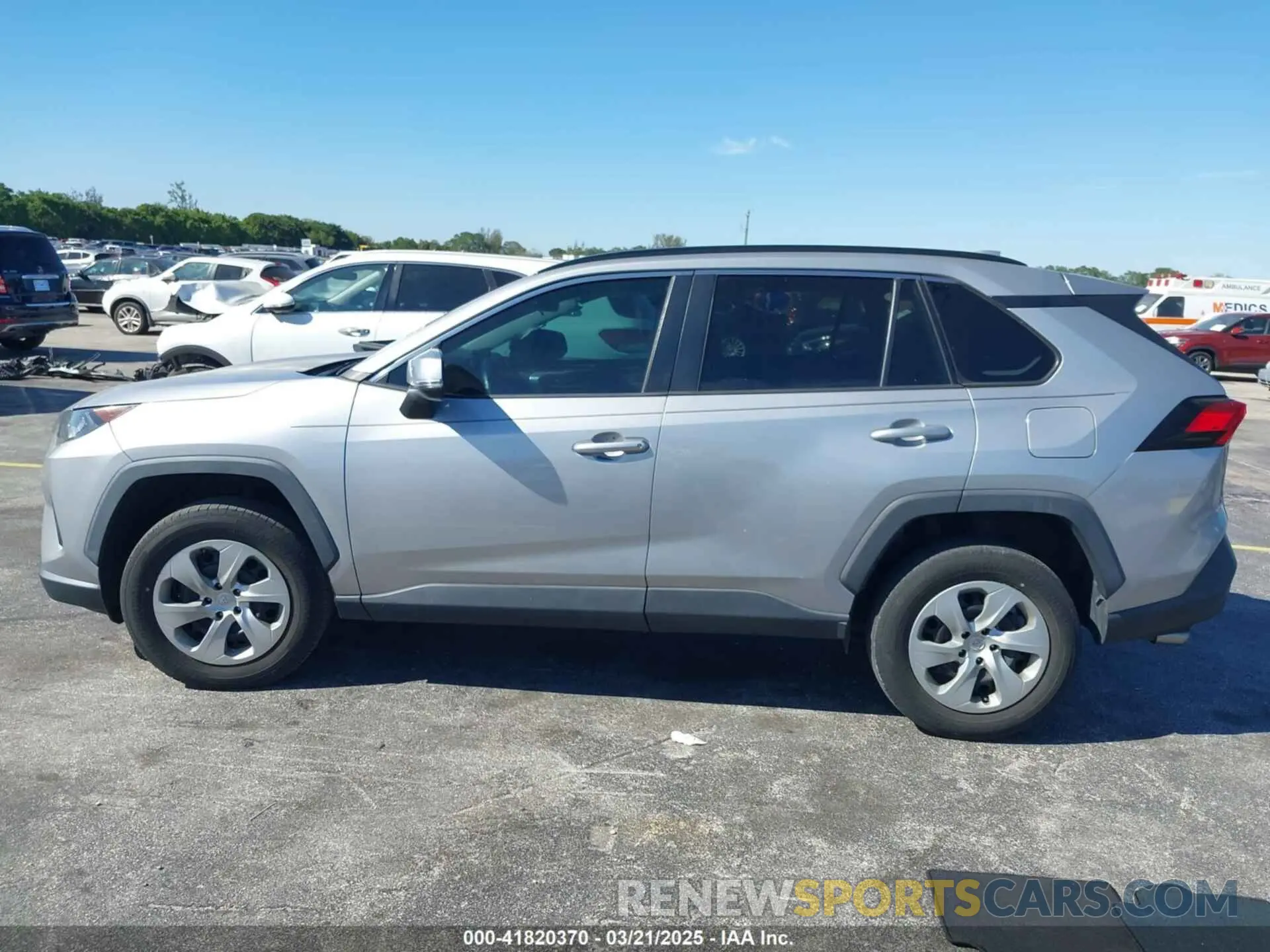 14 Photograph of a damaged car 2T3K1RFV0KW010426 TOYOTA RAV4 2019