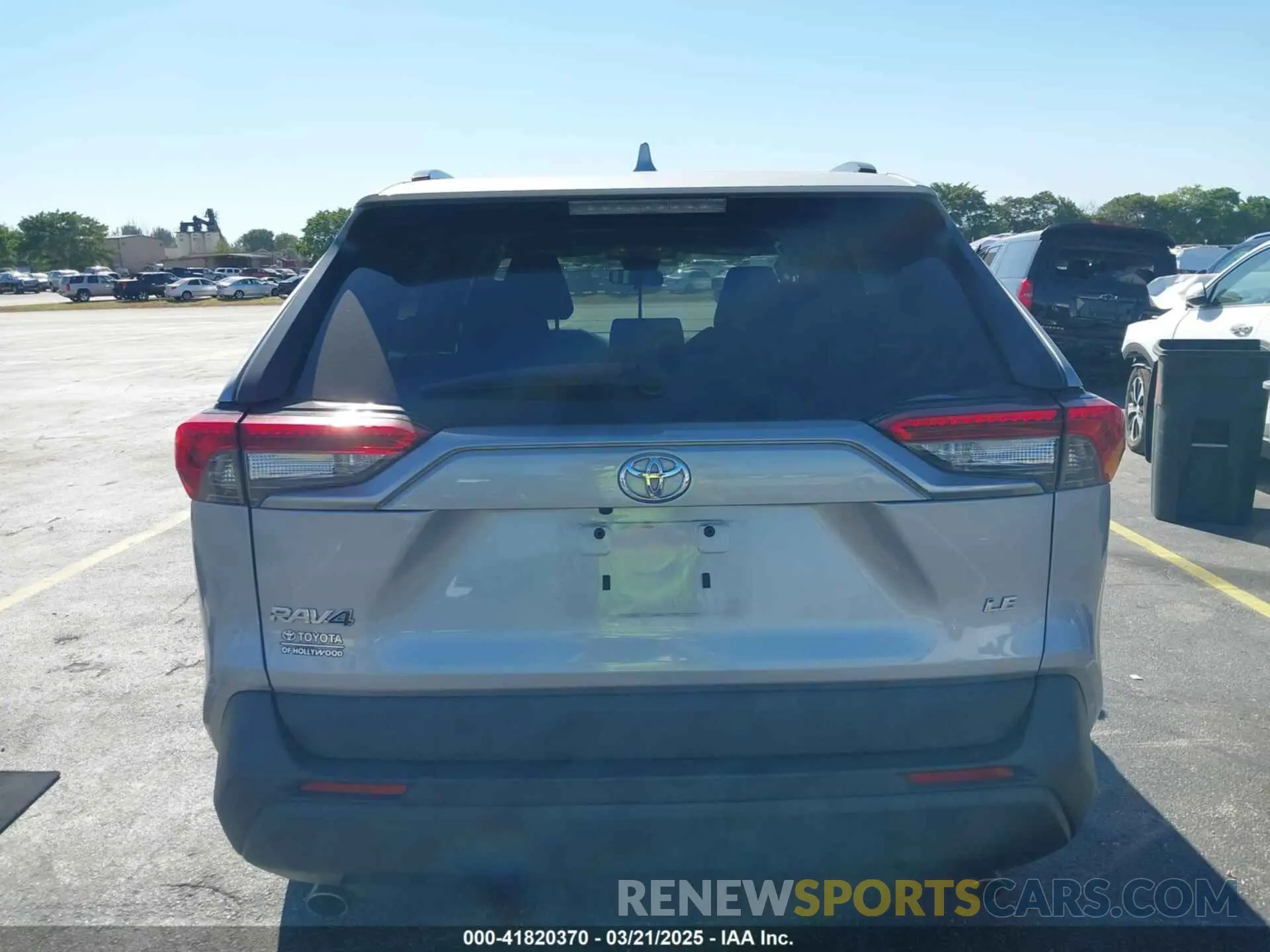 16 Photograph of a damaged car 2T3K1RFV0KW010426 TOYOTA RAV4 2019