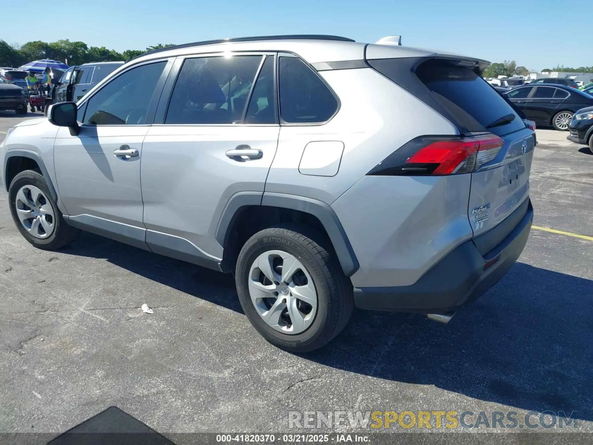 3 Photograph of a damaged car 2T3K1RFV0KW010426 TOYOTA RAV4 2019