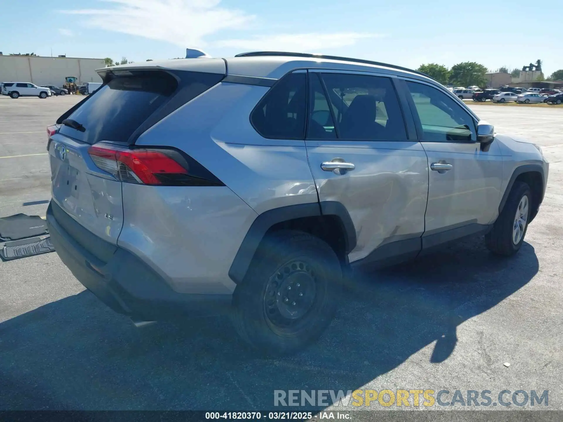 4 Photograph of a damaged car 2T3K1RFV0KW010426 TOYOTA RAV4 2019