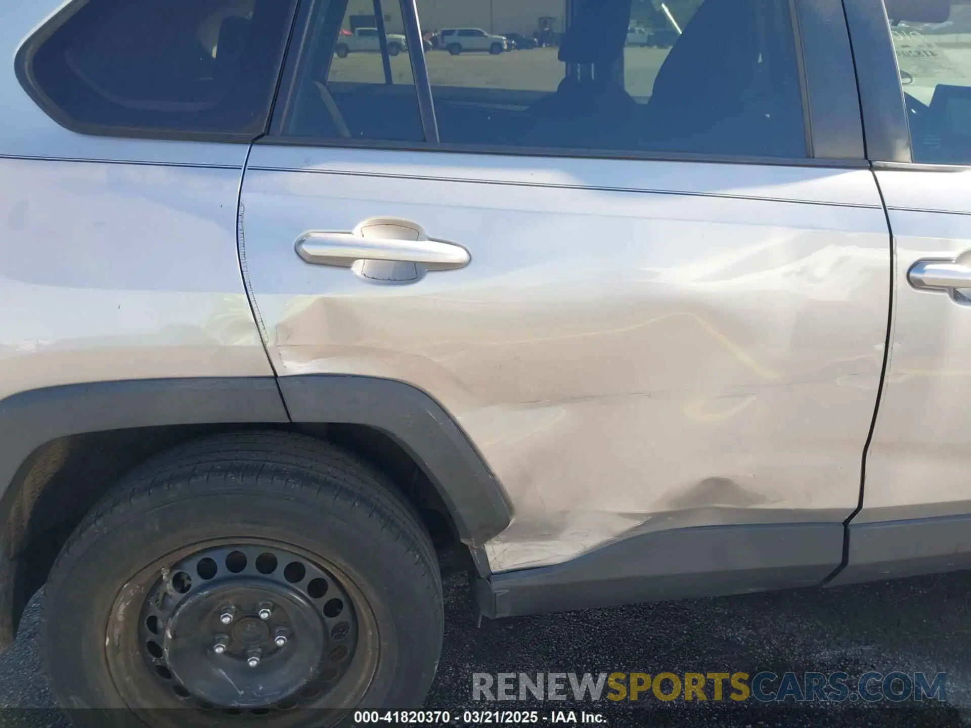 6 Photograph of a damaged car 2T3K1RFV0KW010426 TOYOTA RAV4 2019