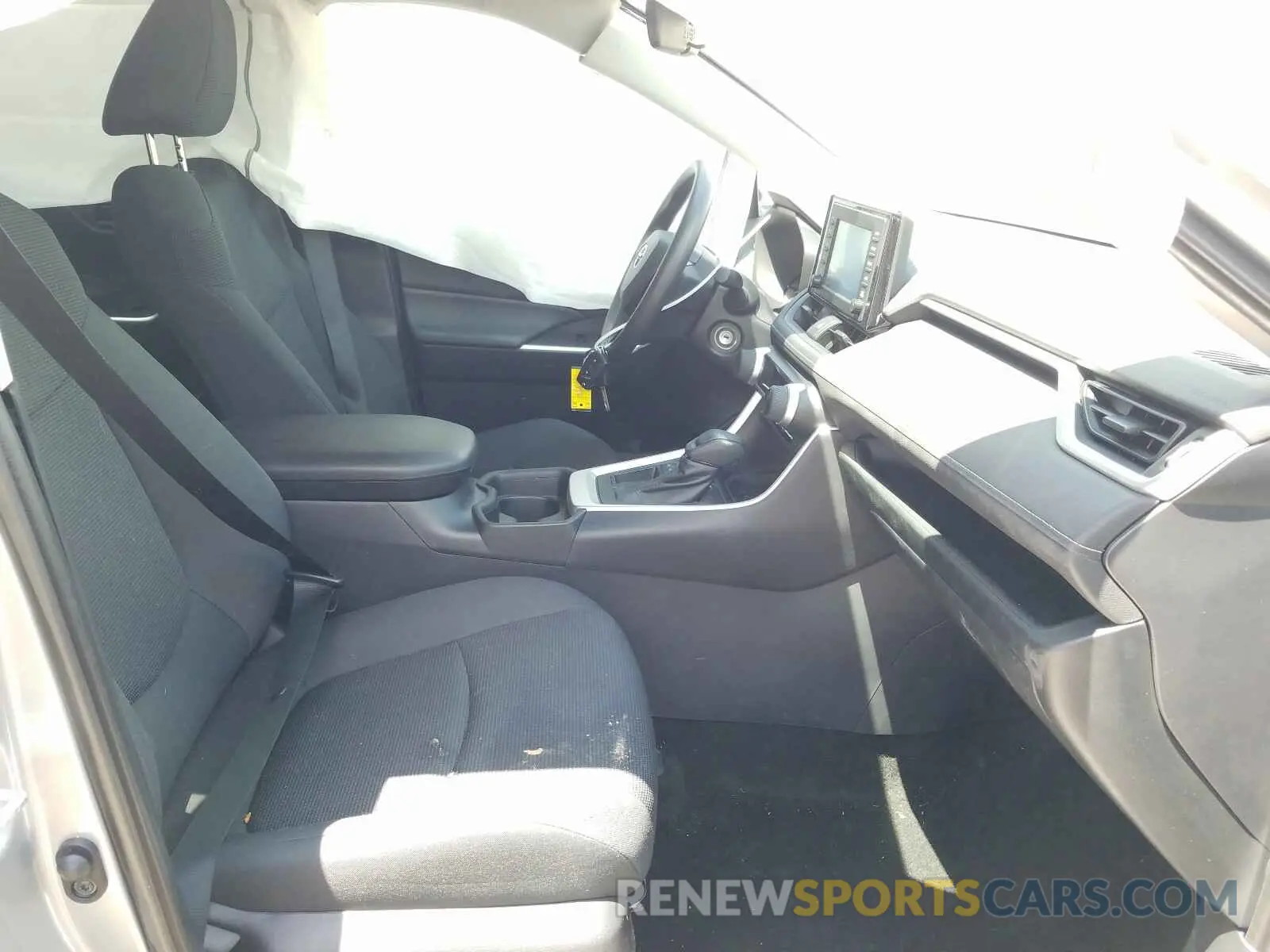 5 Photograph of a damaged car 2T3K1RFV2KW037899 TOYOTA RAV4 2019