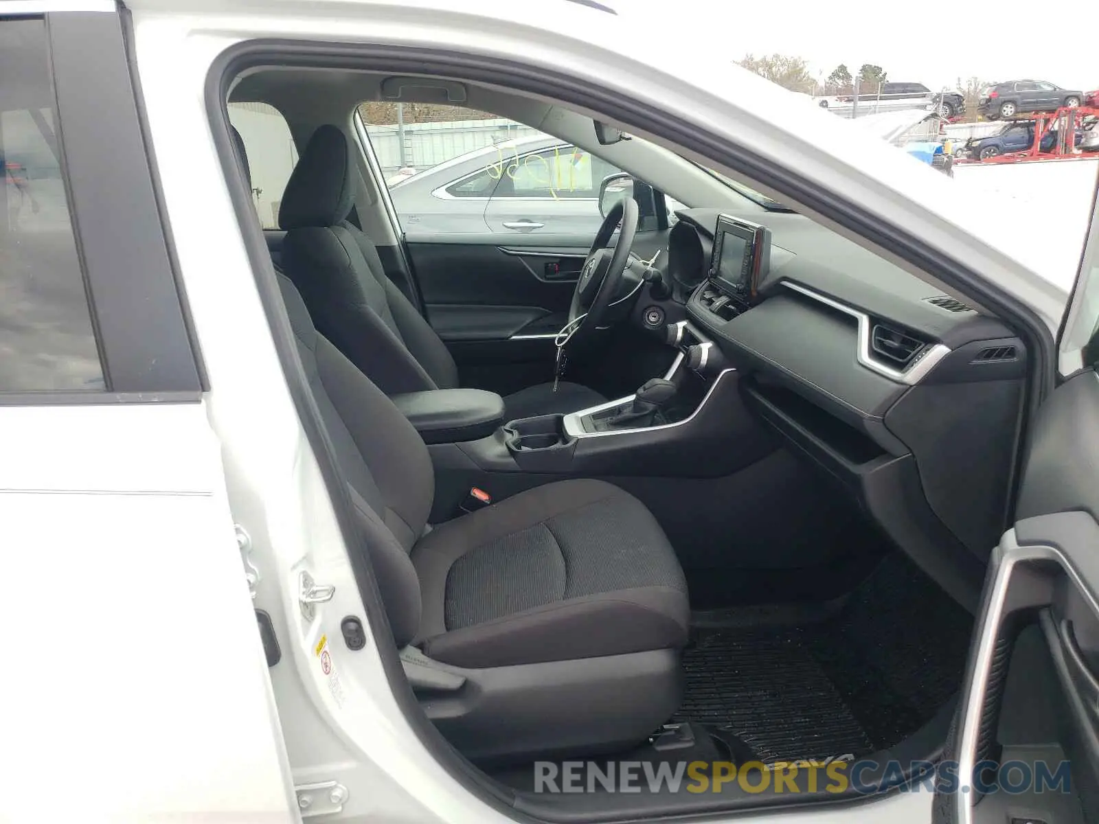 5 Photograph of a damaged car 2T3K1RFVXKW001717 TOYOTA RAV4 2019