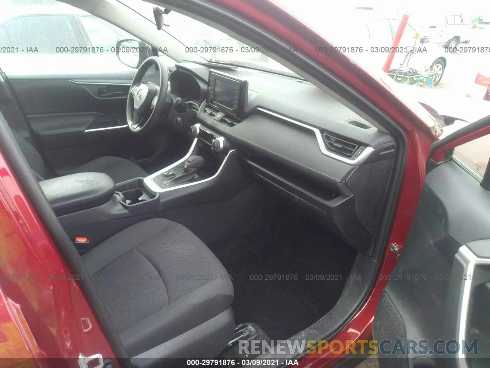 5 Photograph of a damaged car 2T3LWRFV1KW018587 TOYOTA RAV4 2019
