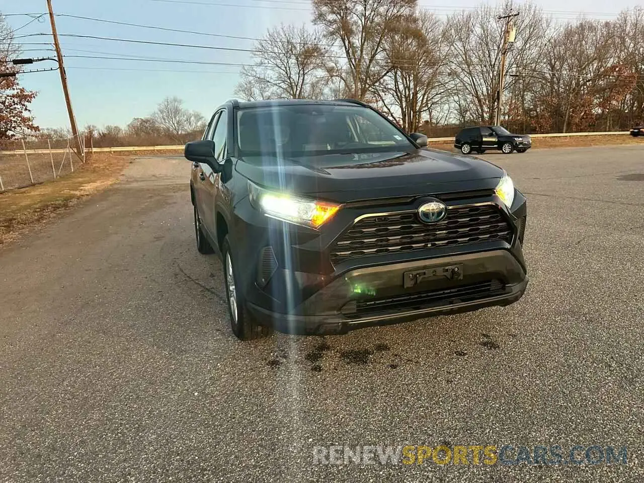 1 Photograph of a damaged car 2T3LWRFV1KW021554 TOYOTA RAV4 2019