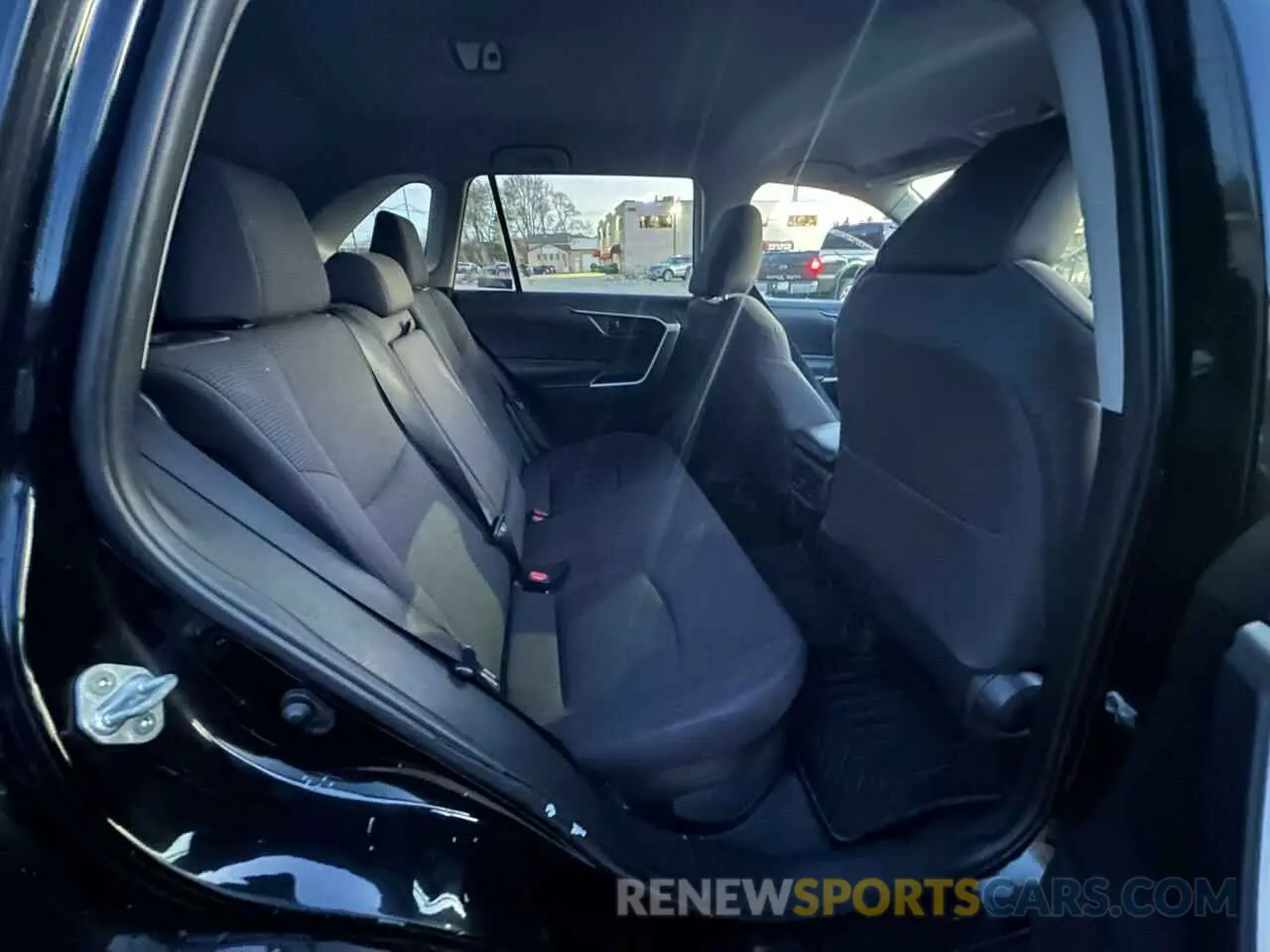 6 Photograph of a damaged car 2T3LWRFV1KW021554 TOYOTA RAV4 2019