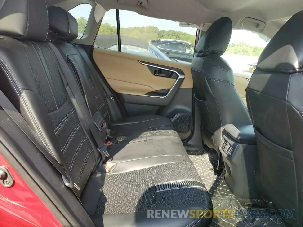 10 Photograph of a damaged car 2T3LWRFV9KW007465 TOYOTA RAV4 2019