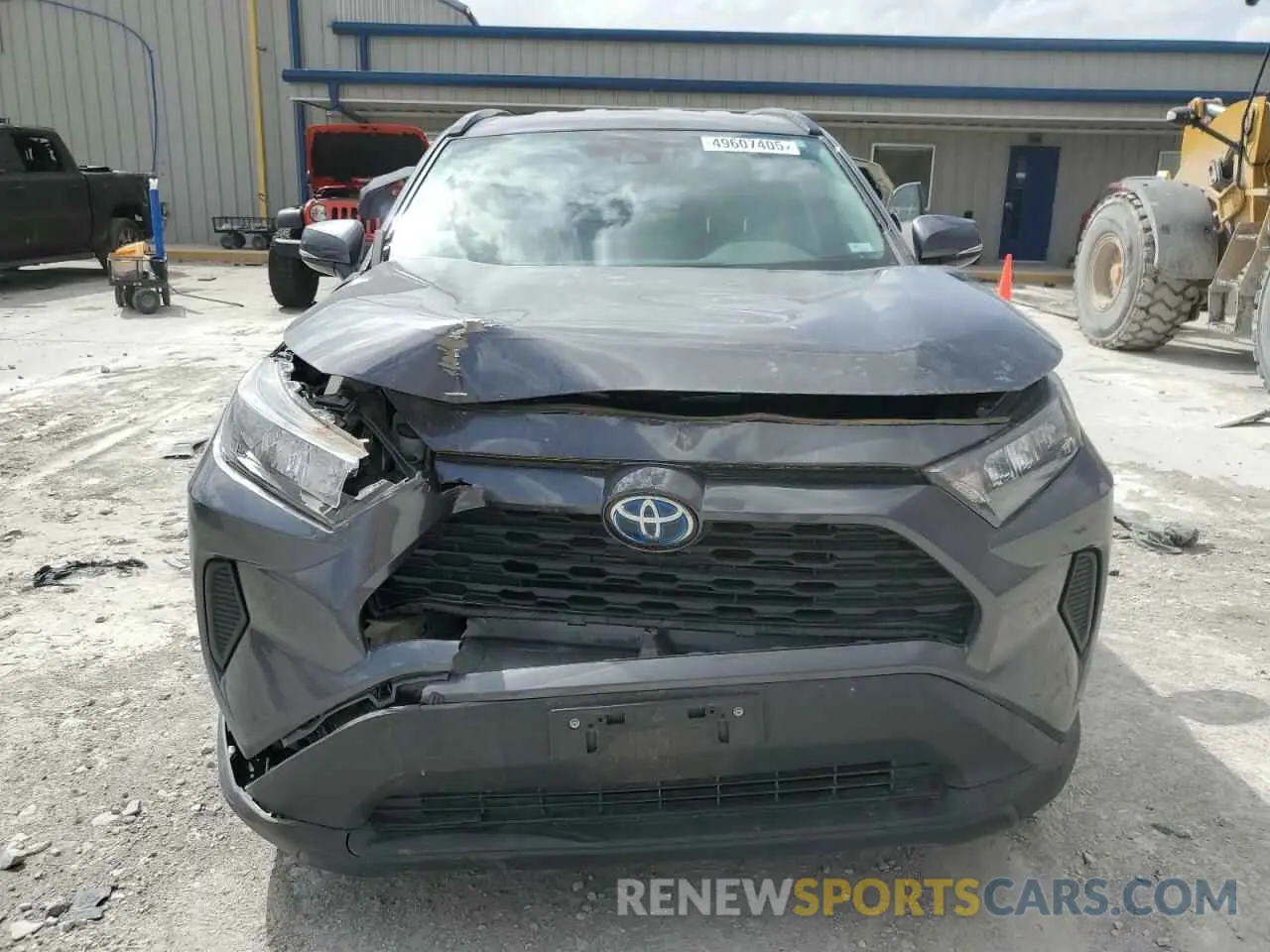 5 Photograph of a damaged car 2T3MWRFV6KW033672 TOYOTA RAV4 2019