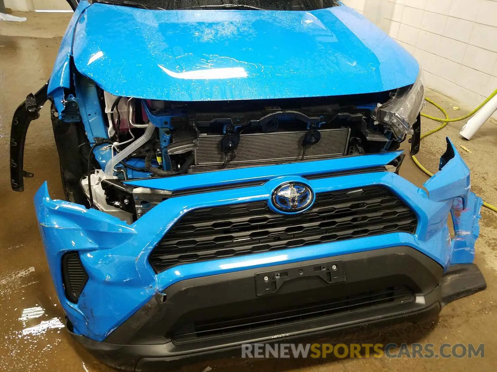 9 Photograph of a damaged car 2T3MWRFV8KW037223 TOYOTA RAV4 2019