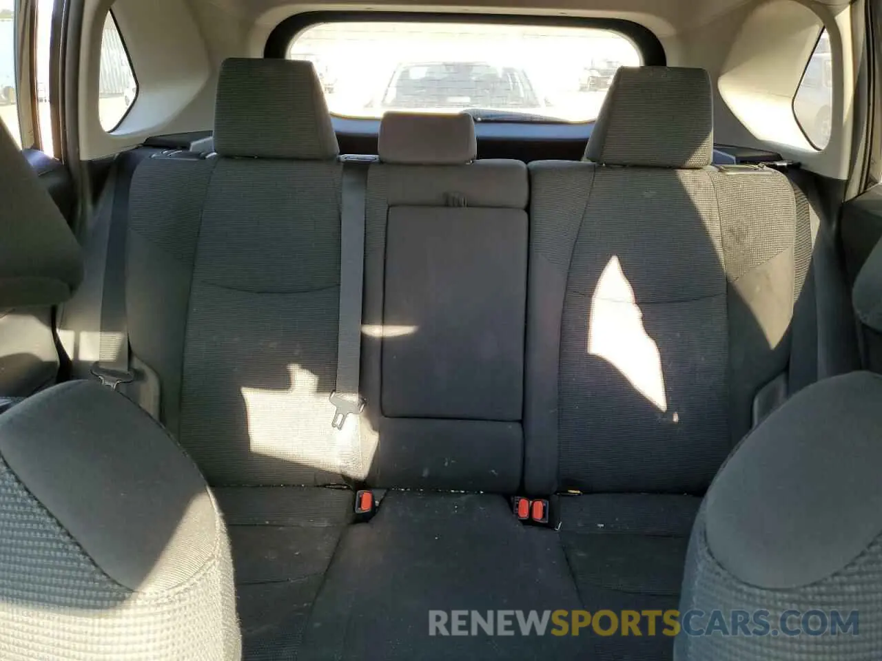 10 Photograph of a damaged car 2T3MWRFV8KW041532 TOYOTA RAV4 2019