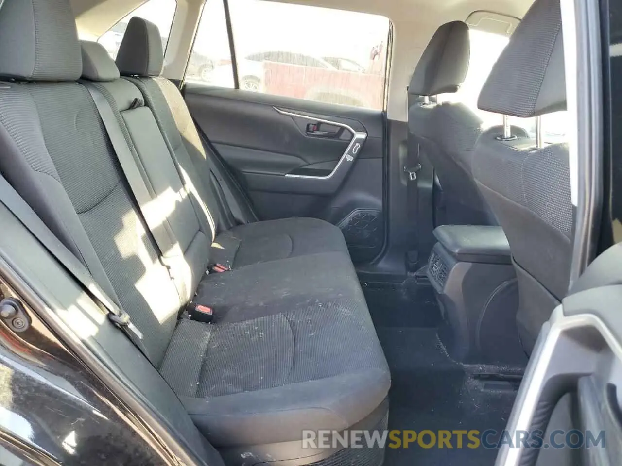 11 Photograph of a damaged car 2T3MWRFV8KW041532 TOYOTA RAV4 2019