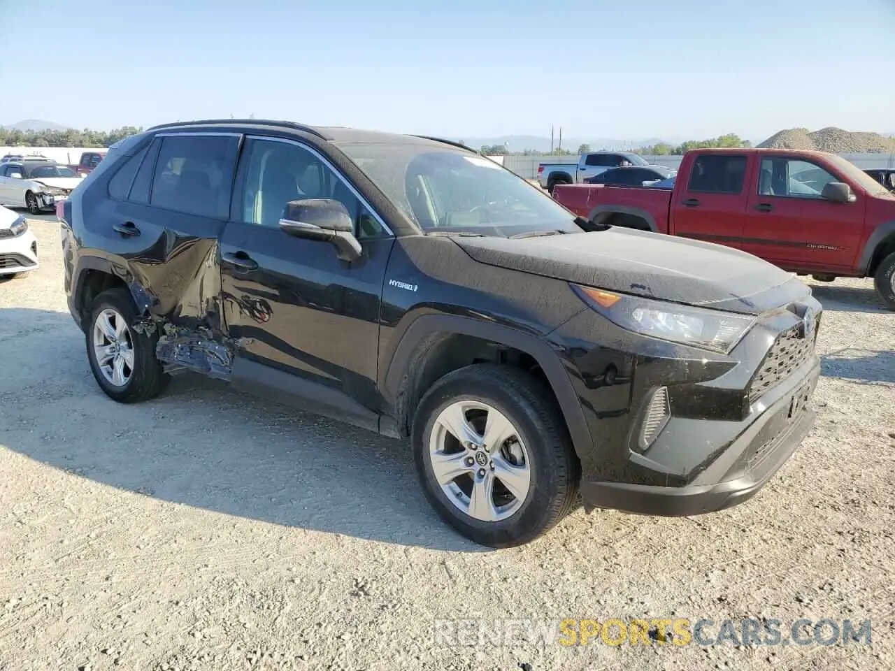 4 Photograph of a damaged car 2T3MWRFV8KW041532 TOYOTA RAV4 2019