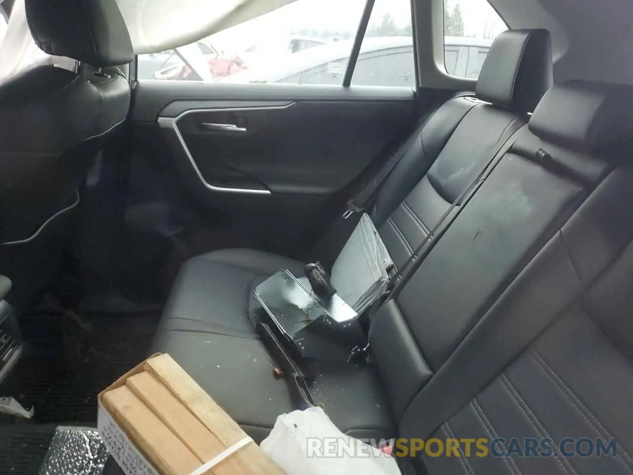 11 Photograph of a damaged car 2T3N1RFV0KC017231 TOYOTA RAV4 2019